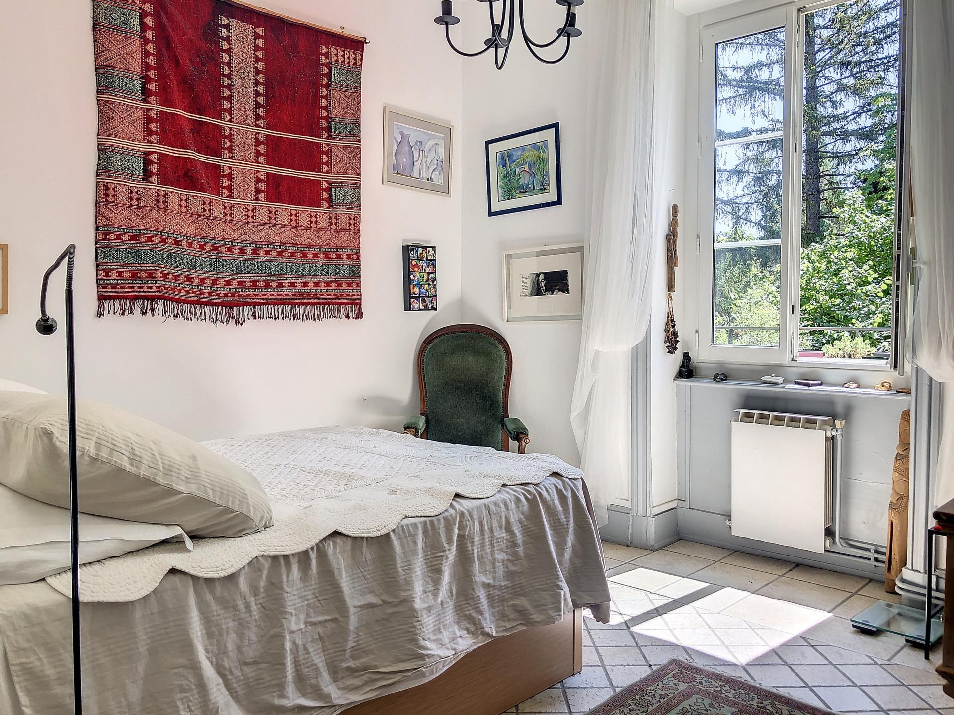 Photo 4 of the listing.