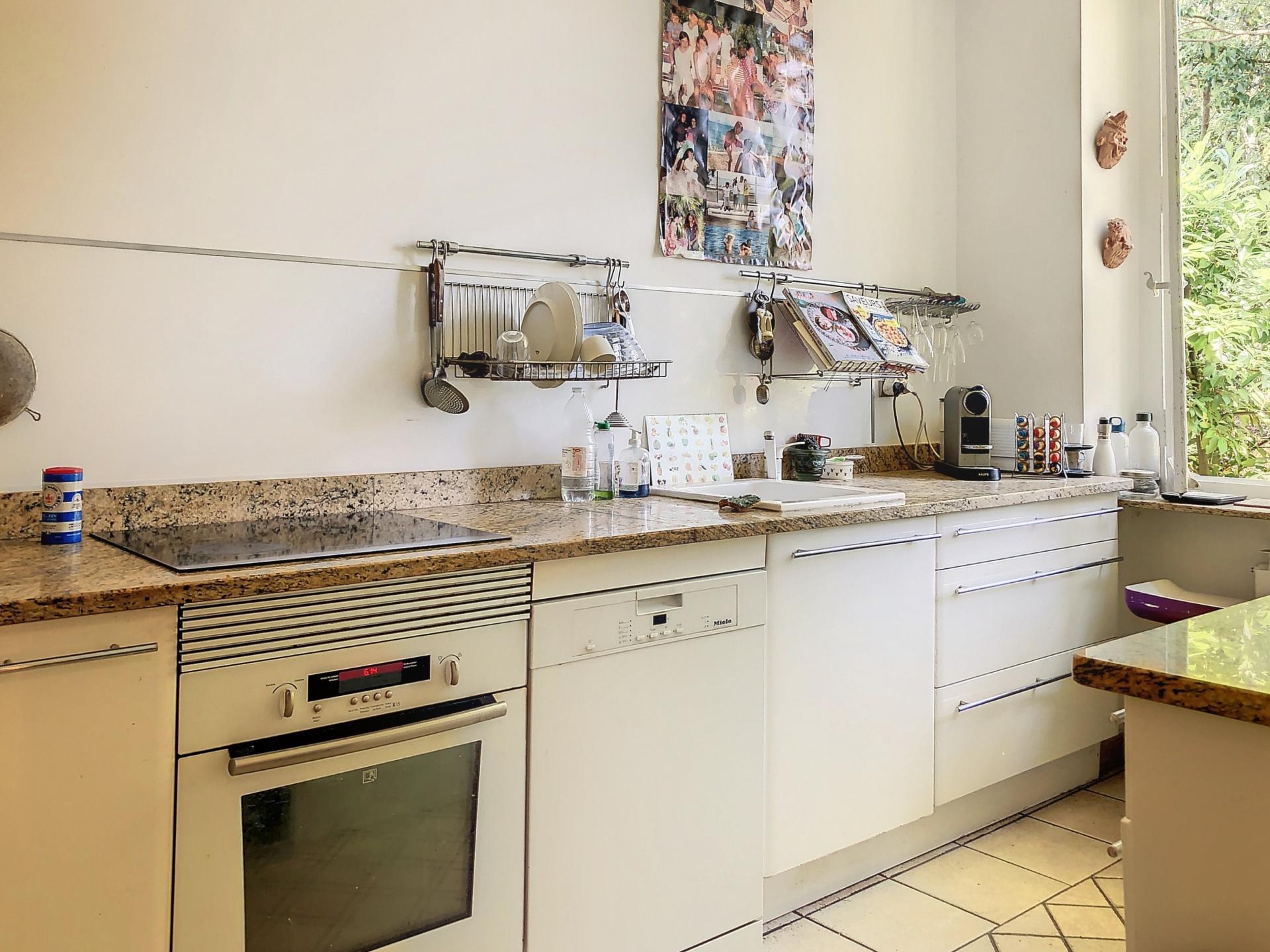 Photo 3 of the listing.