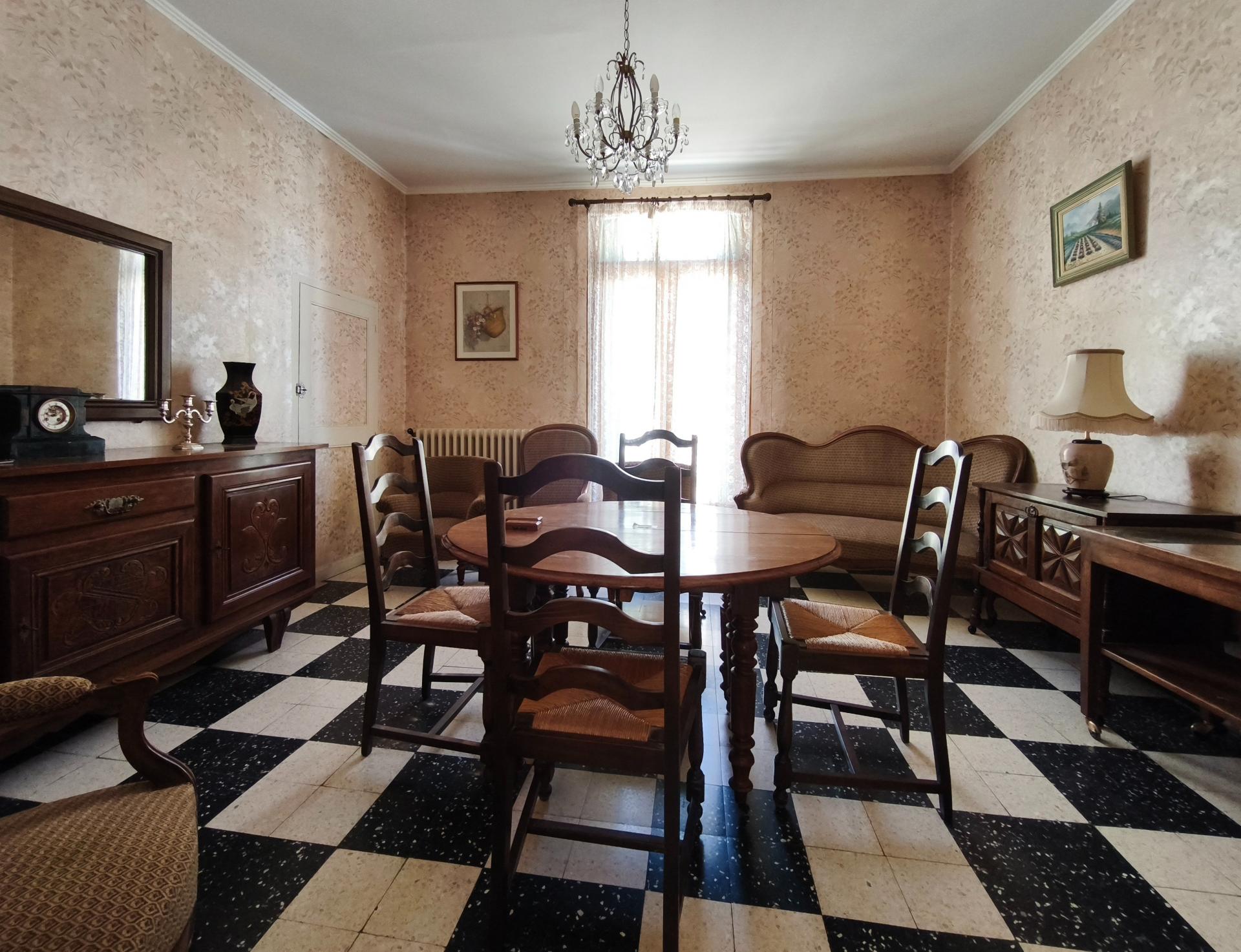 Photo 6 of the listing.