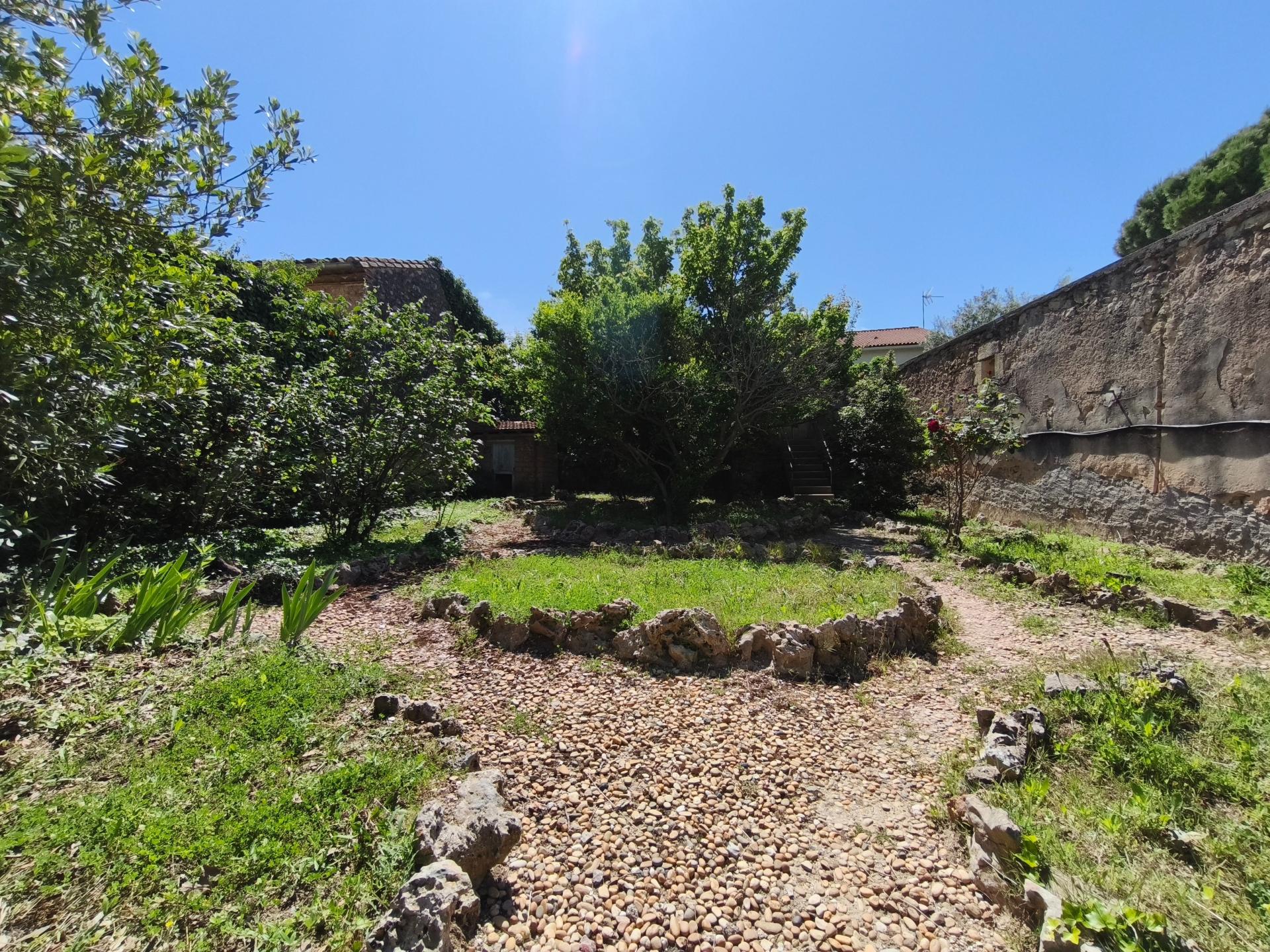 Photo 2 of the listing.