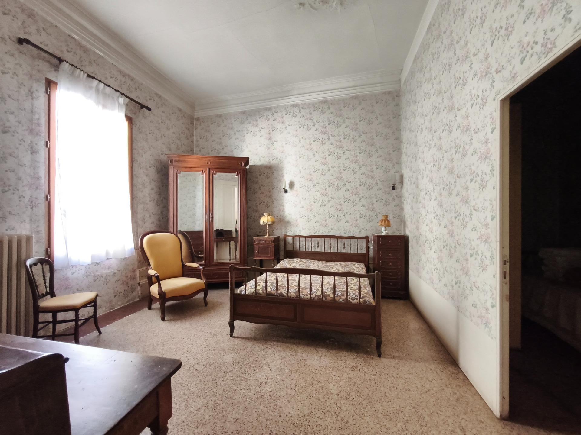 Photo 7 of the listing.