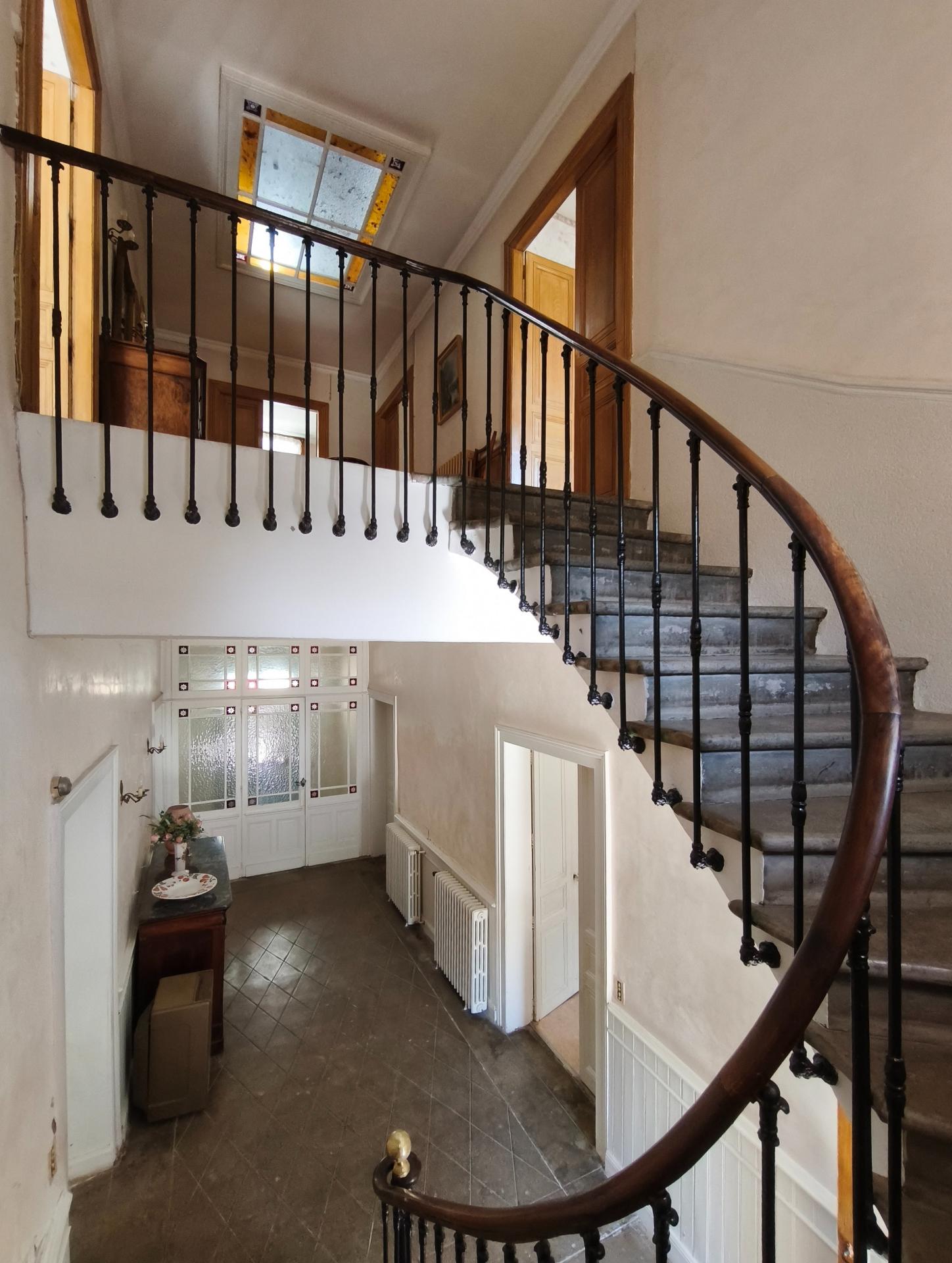 Photo 3 of the listing.