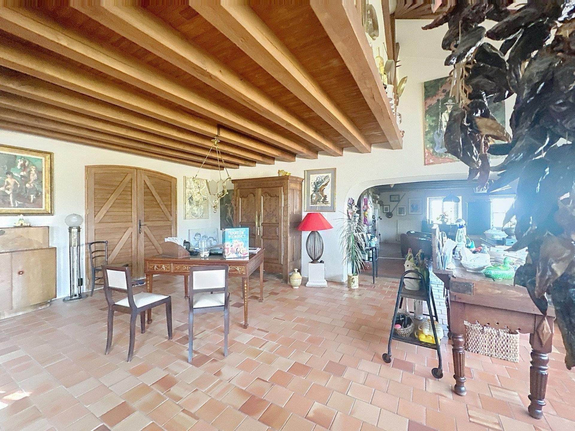 Photo 7 of the listing.