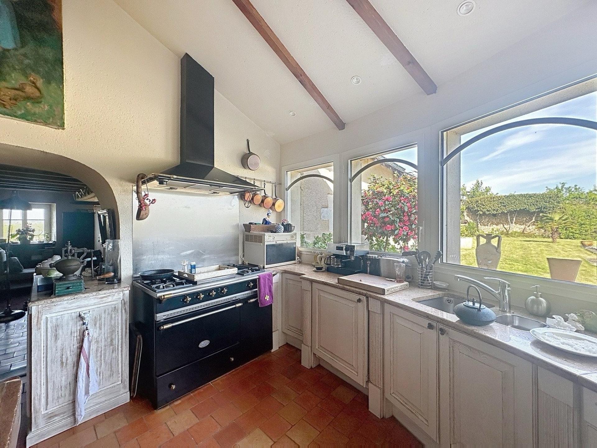 Photo 4 of the listing.