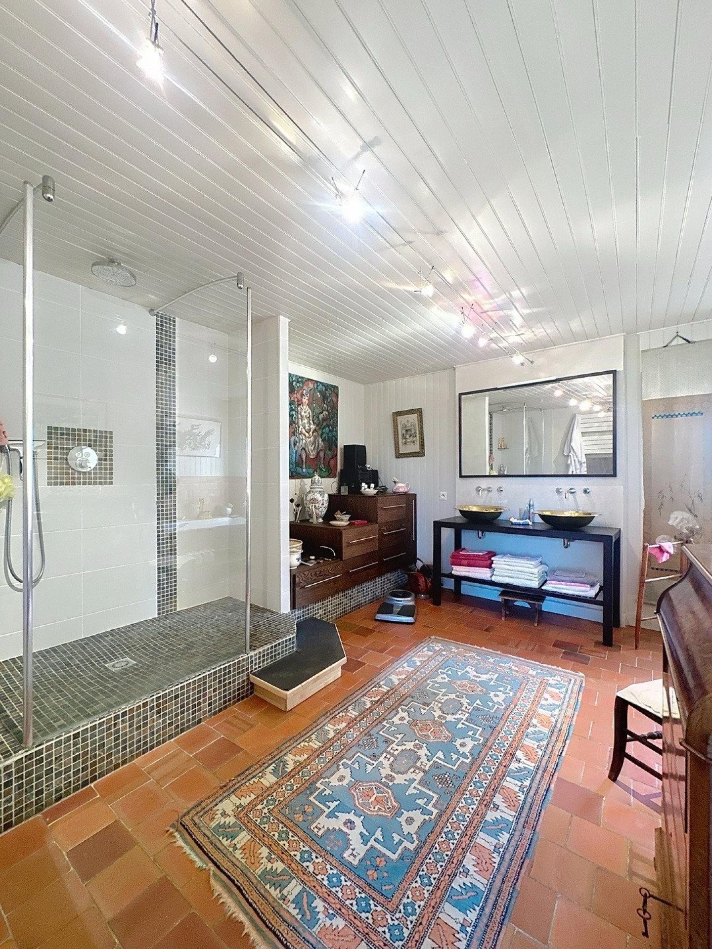 Photo 8 of the listing.