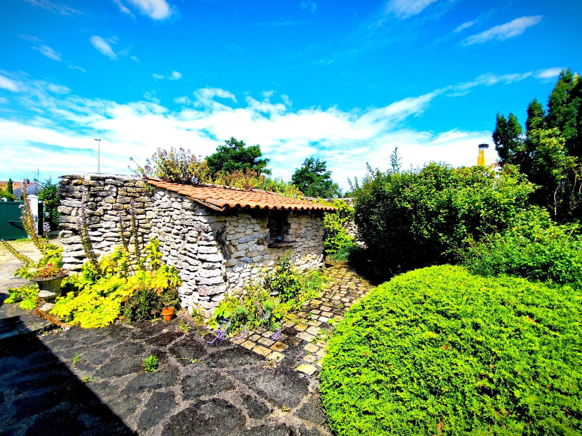 Photo 4 of the listing.