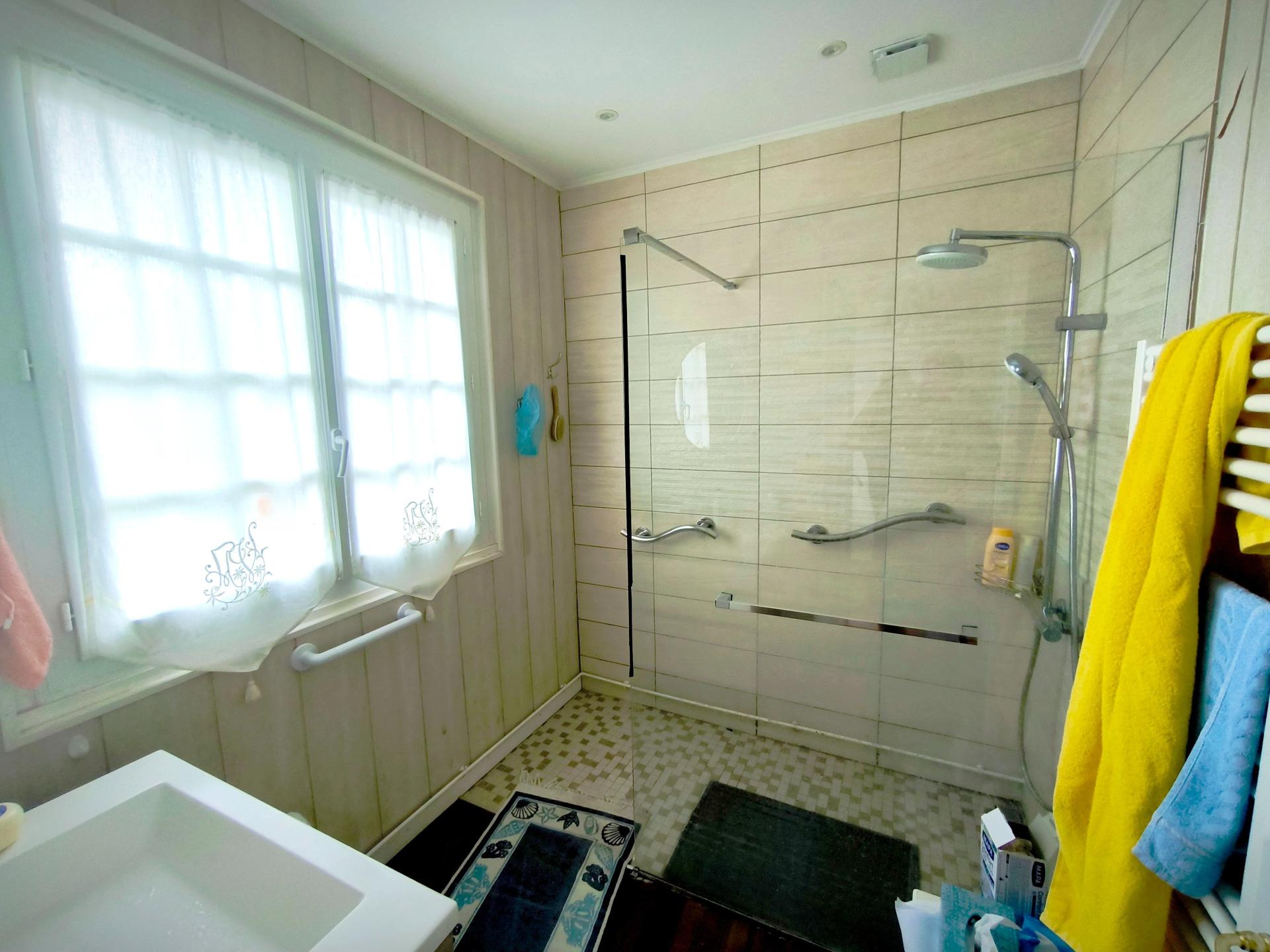 Photo 9 of the listing.