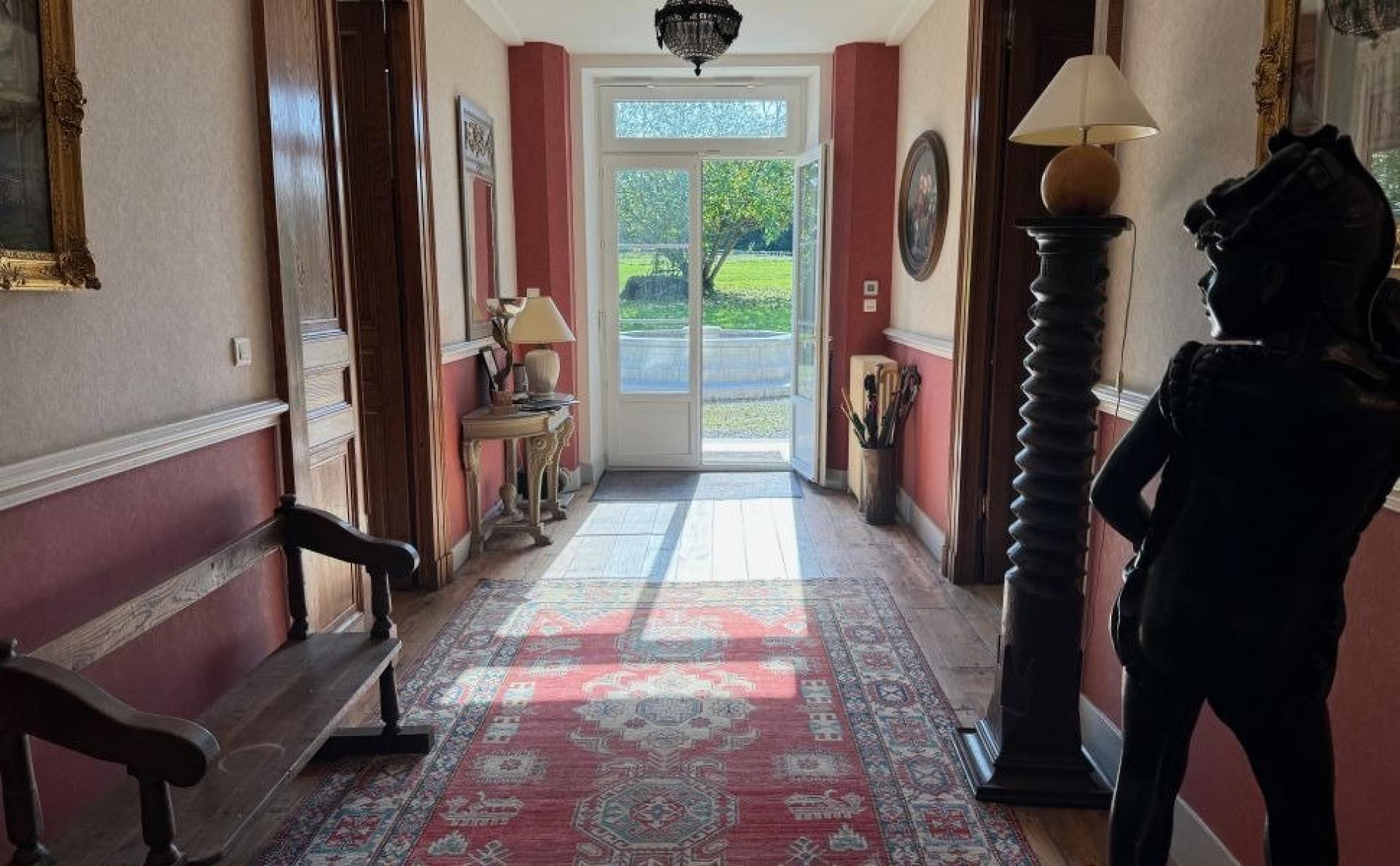 Photo 4 of the listing.