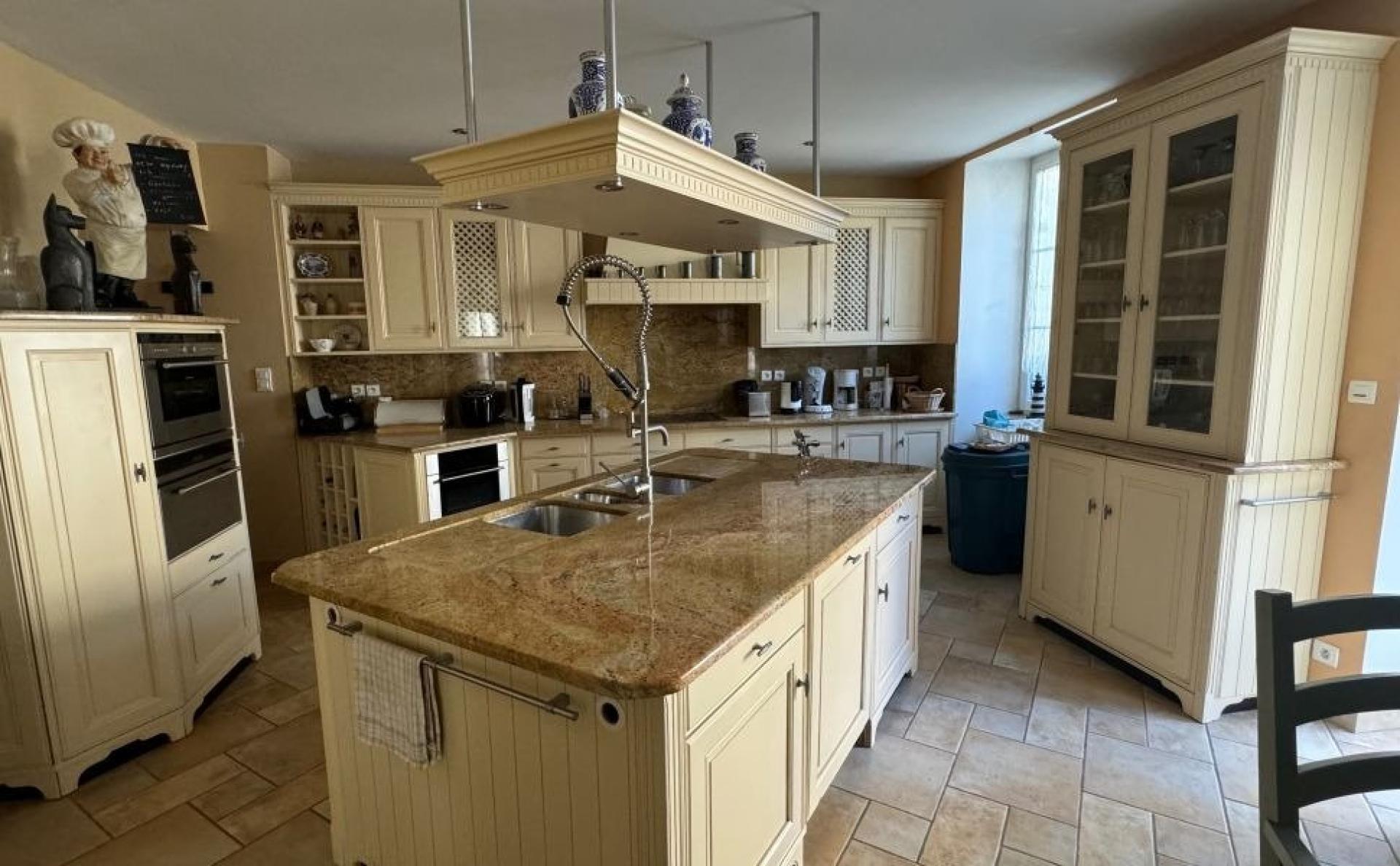 Photo 7 of the listing.