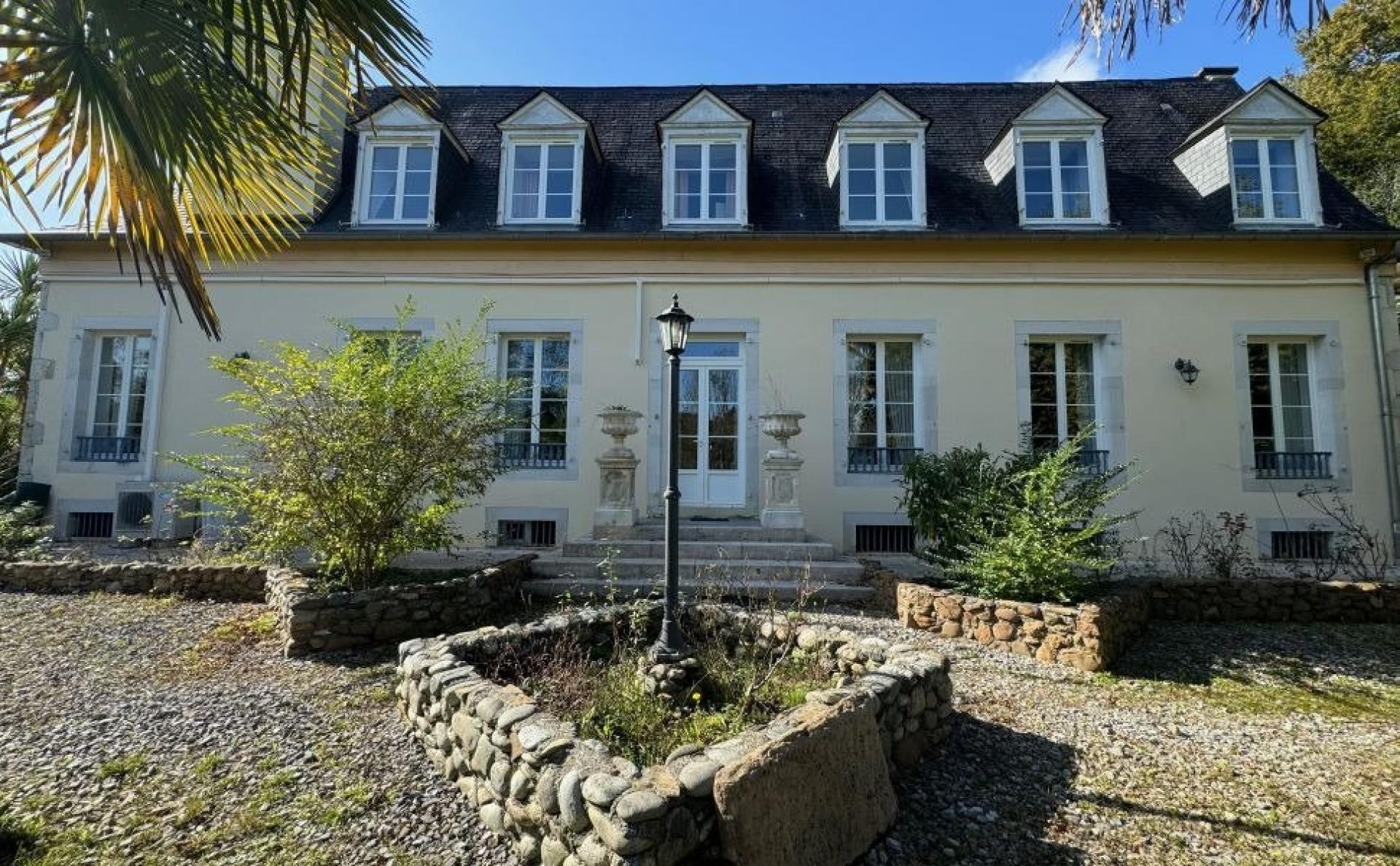 Photo 3 of the listing.