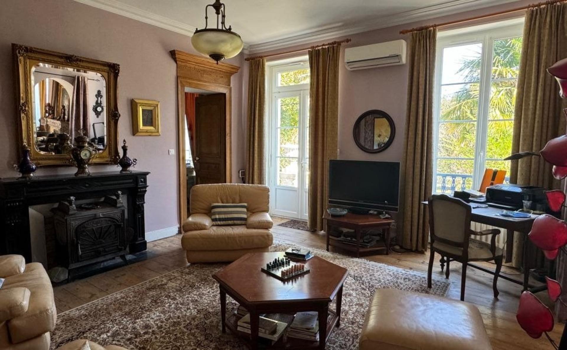 Photo 6 of the listing.