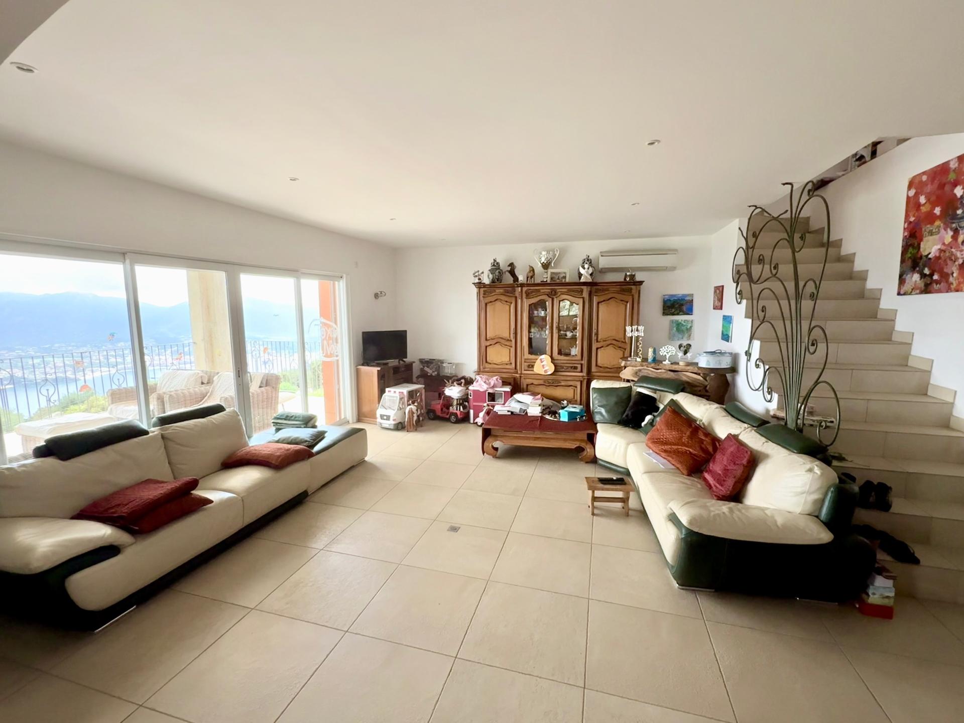 Photo 7 of the listing.