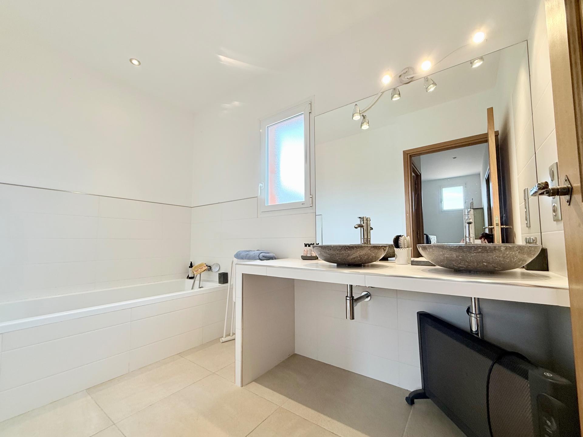 Photo 15 of the listing.