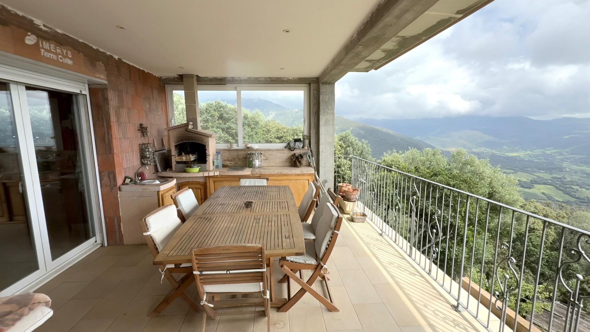 Photo 4 of the listing.