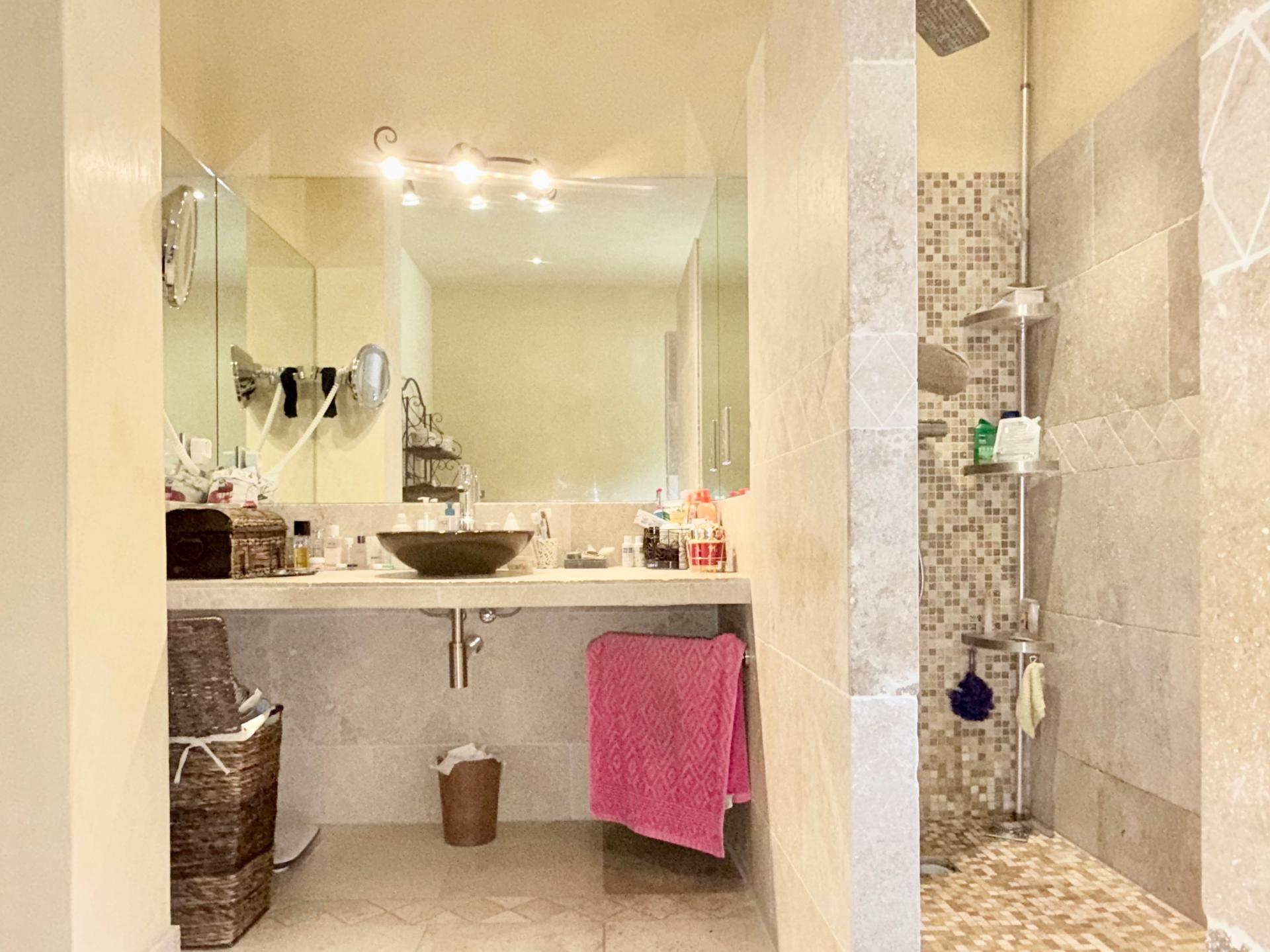 Photo 11 of the listing.