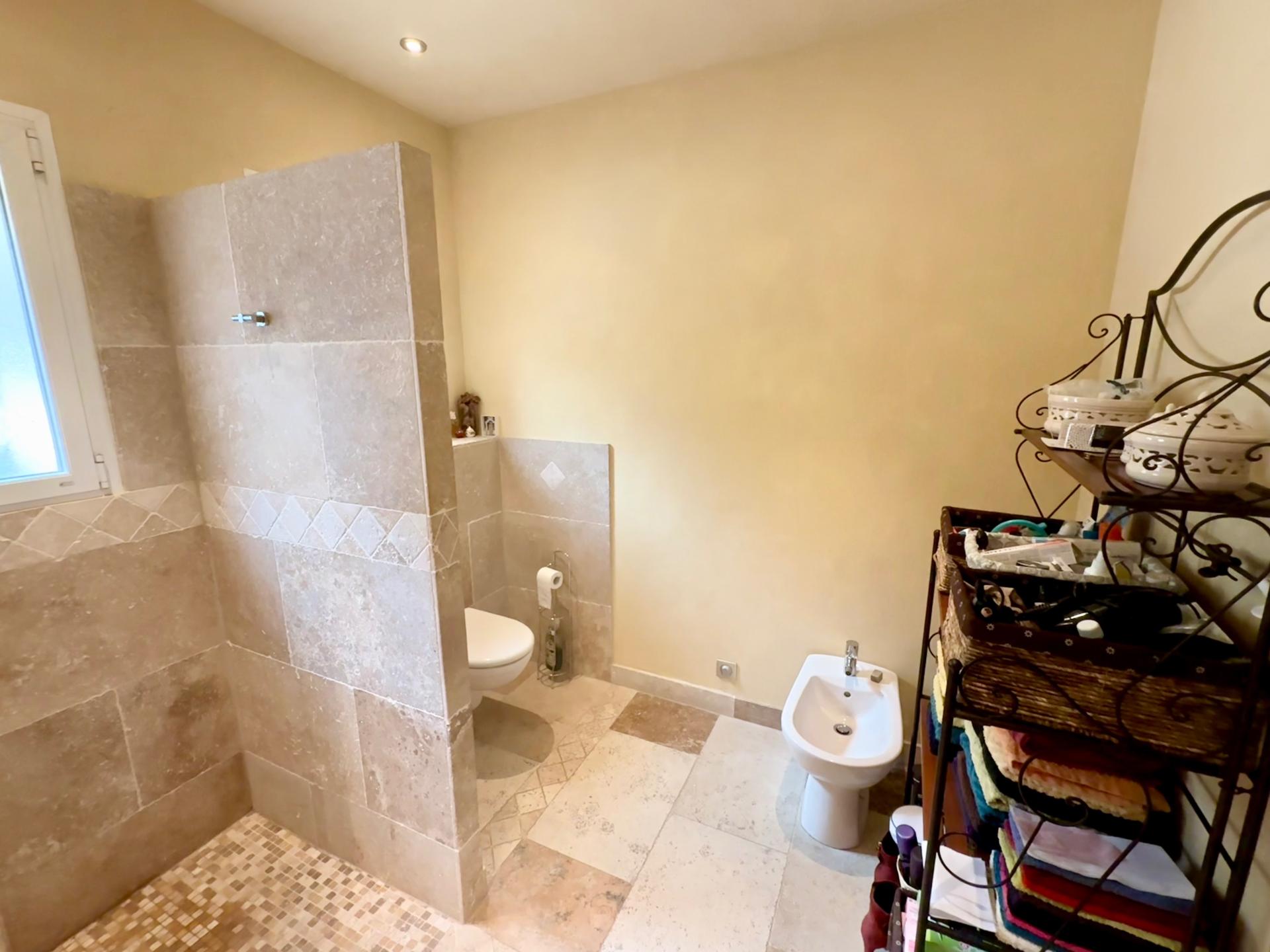 Photo 10 of the listing.