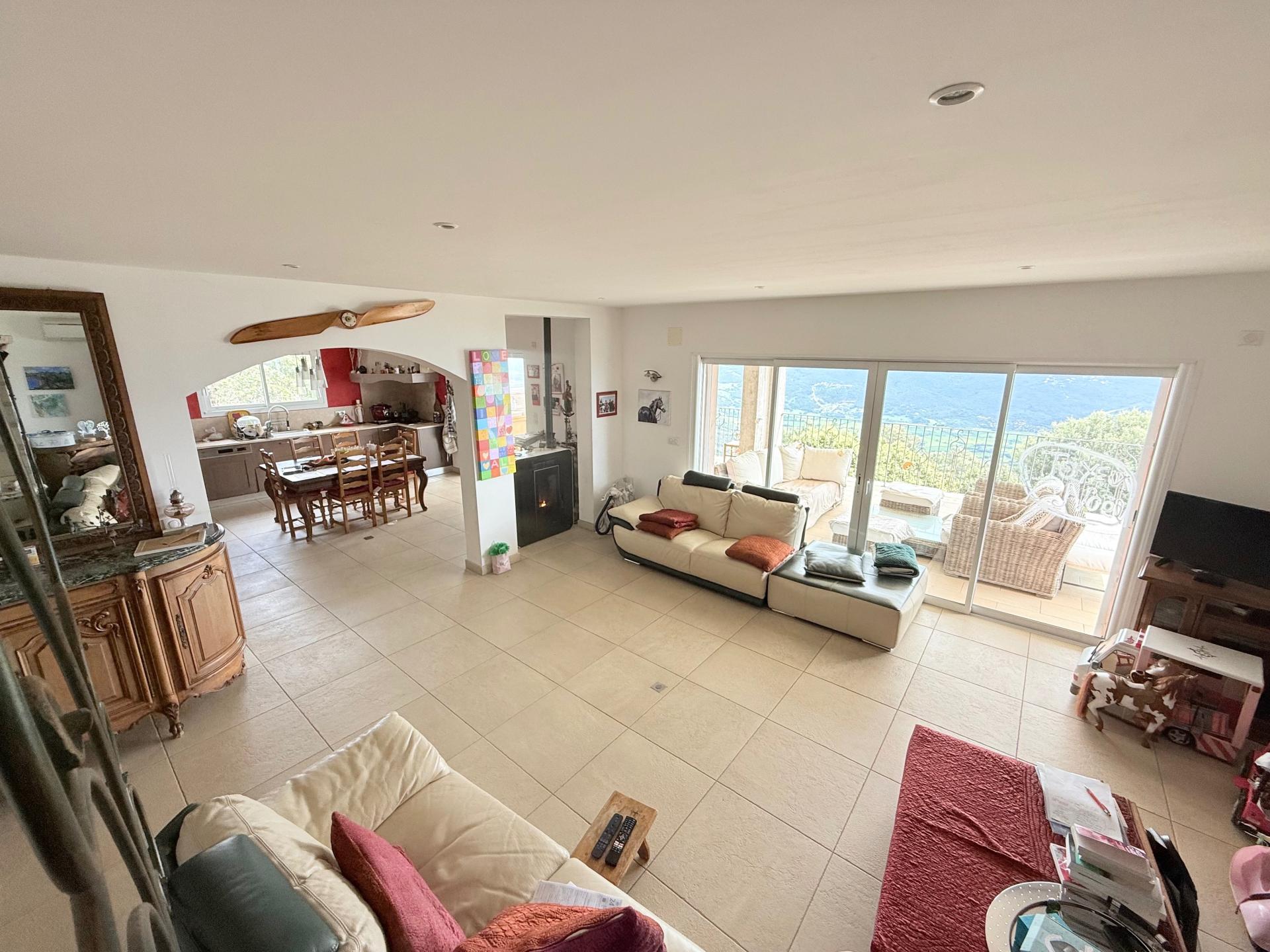 Photo 8 of the listing.