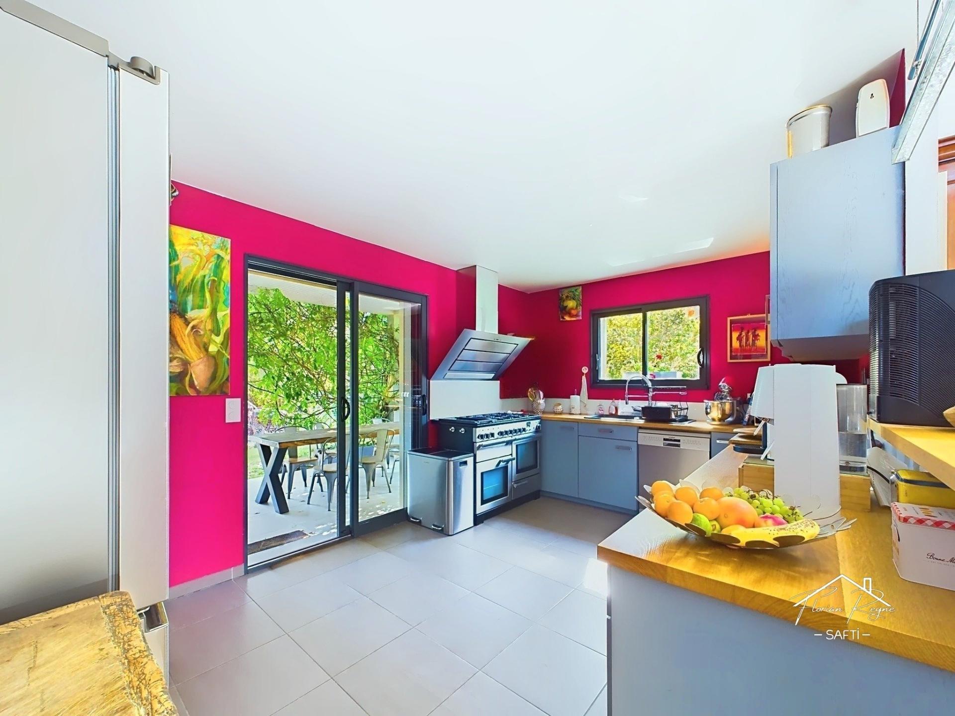 Photo 7 of the listing.