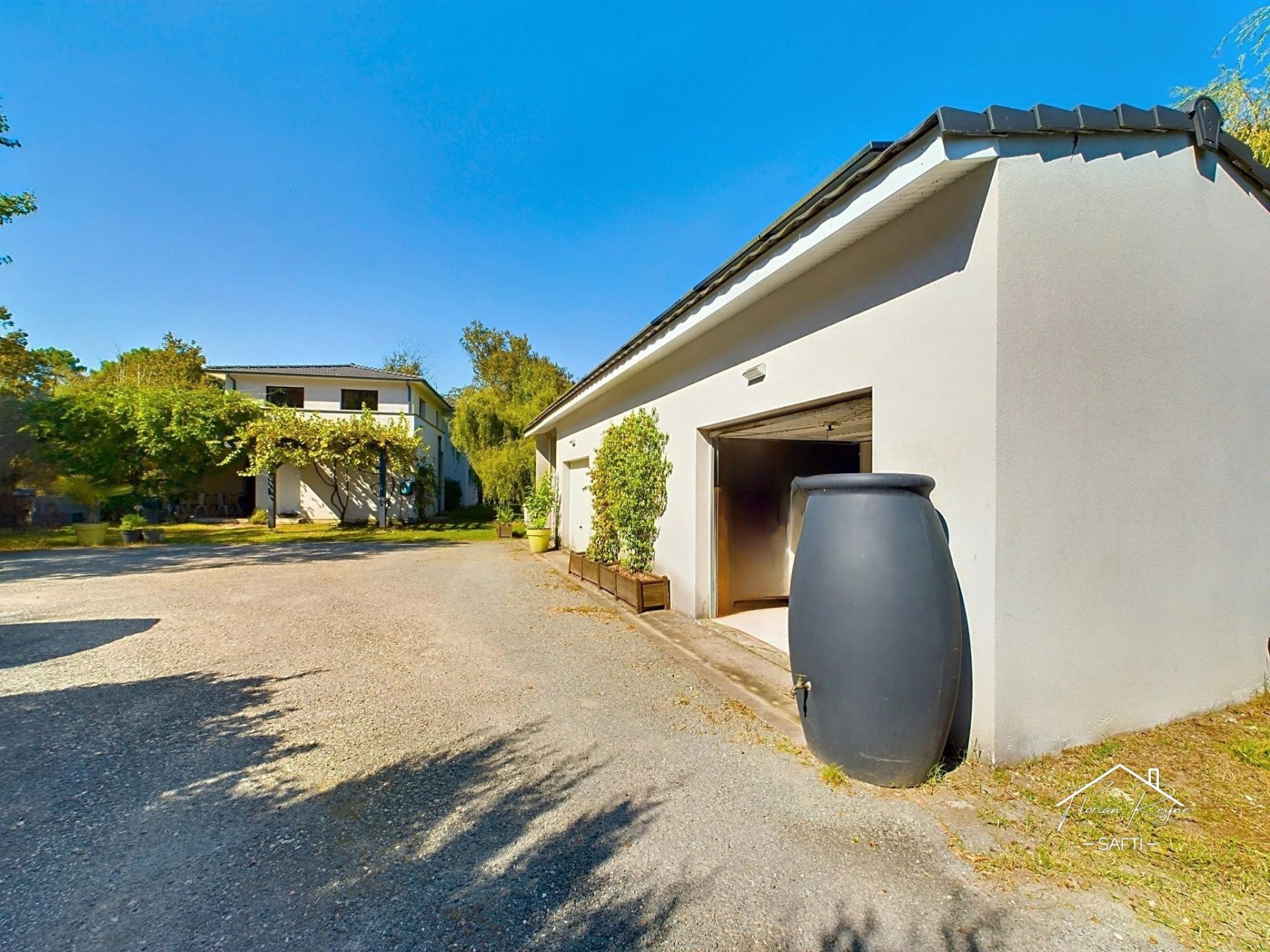 Photo 13 of the listing.