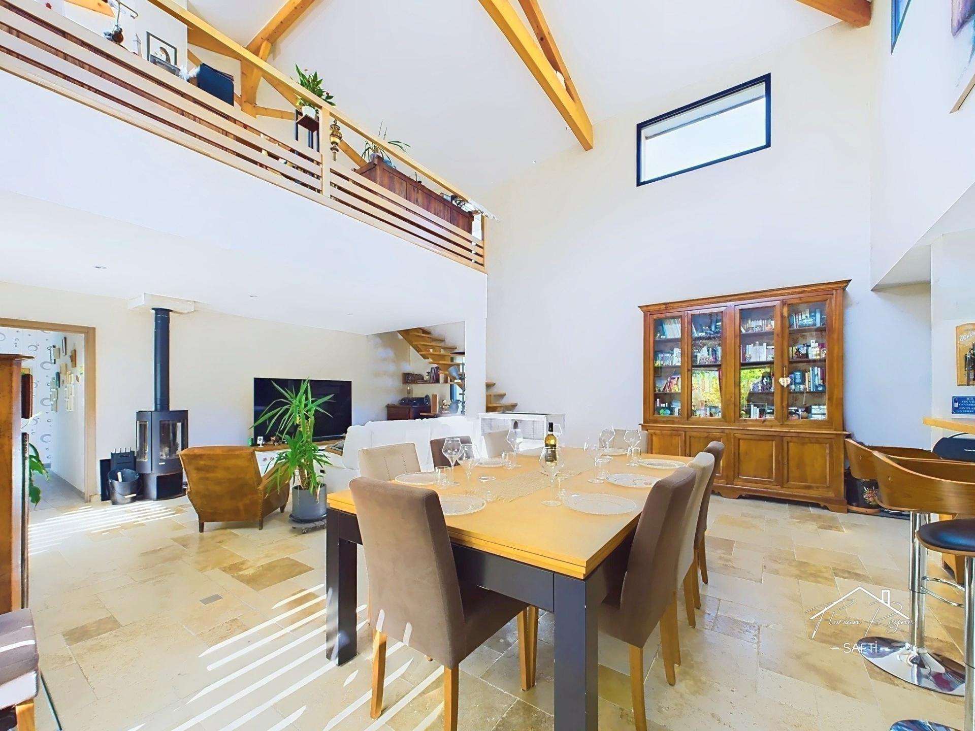 Photo 5 of the listing.