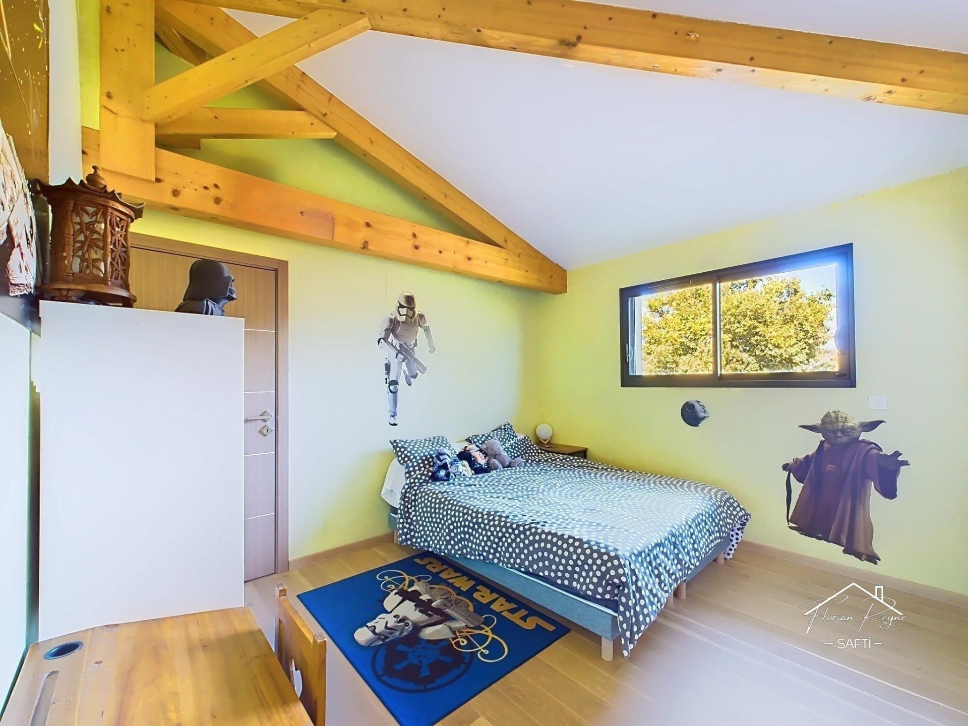 Photo 9 of the listing.