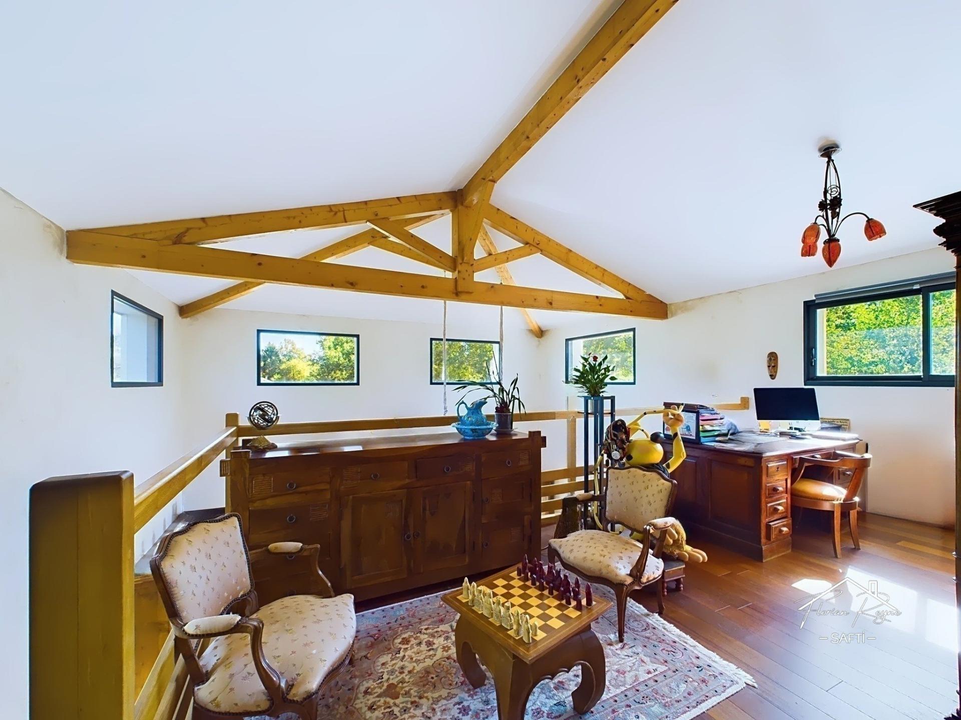 Photo 8 of the listing.