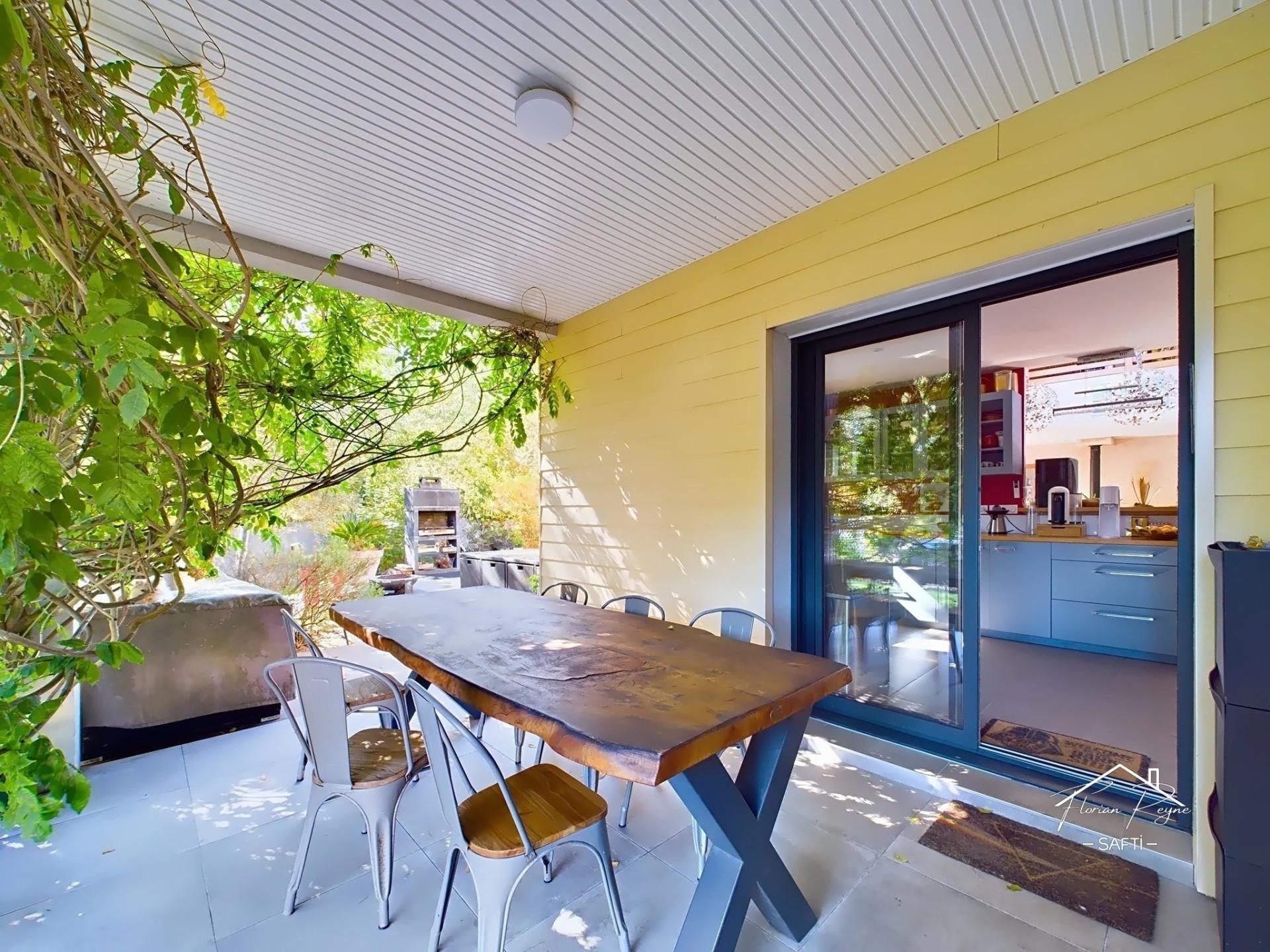 Photo 4 of the listing.