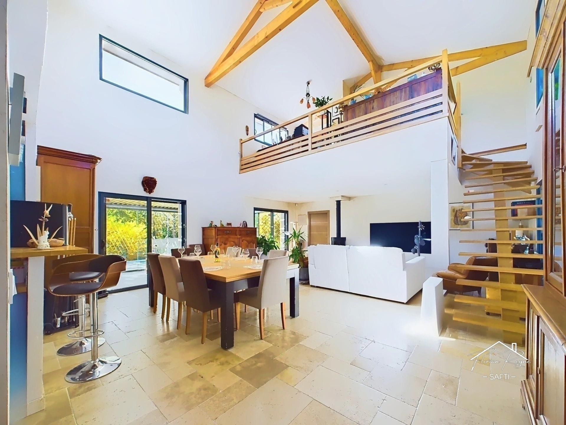 Photo 6 of the listing.