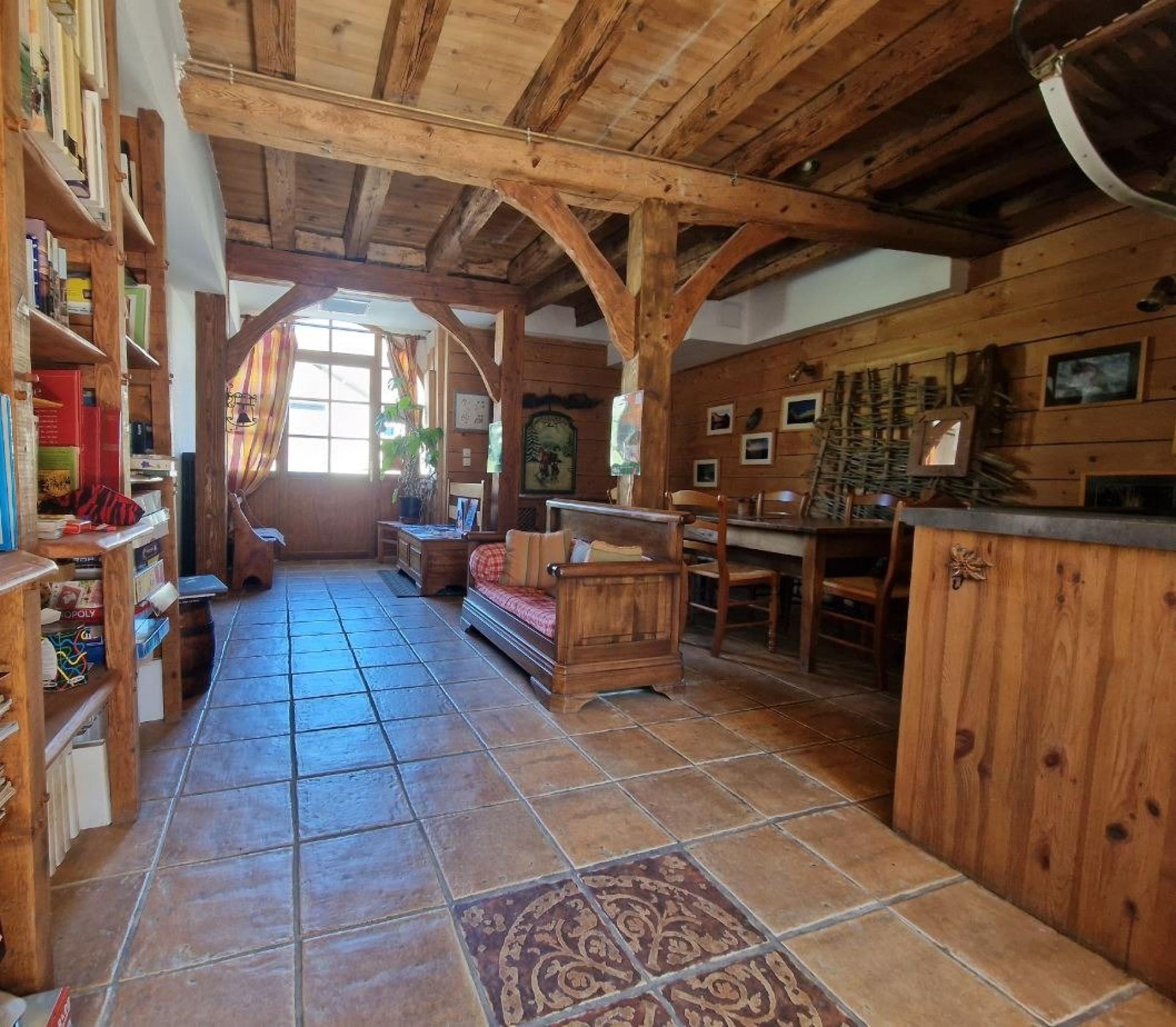 Photo 5 of the listing.