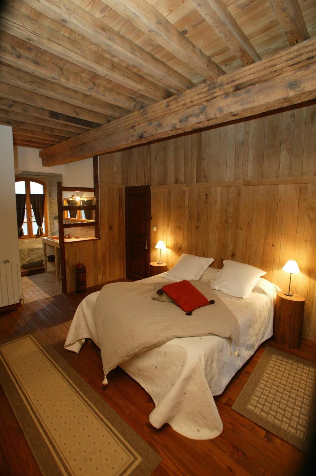 Photo 23 of the listing.