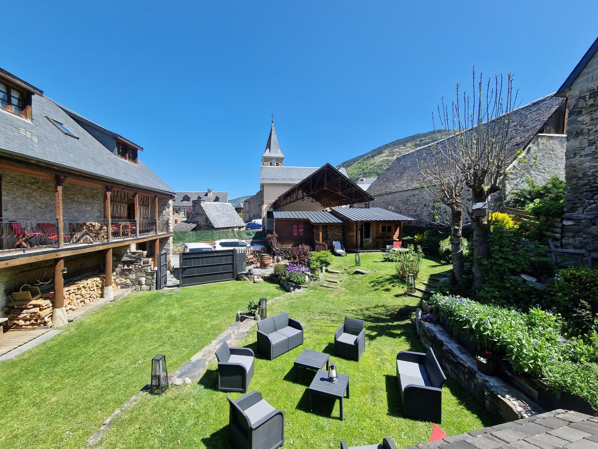 Photo 4 of the listing.