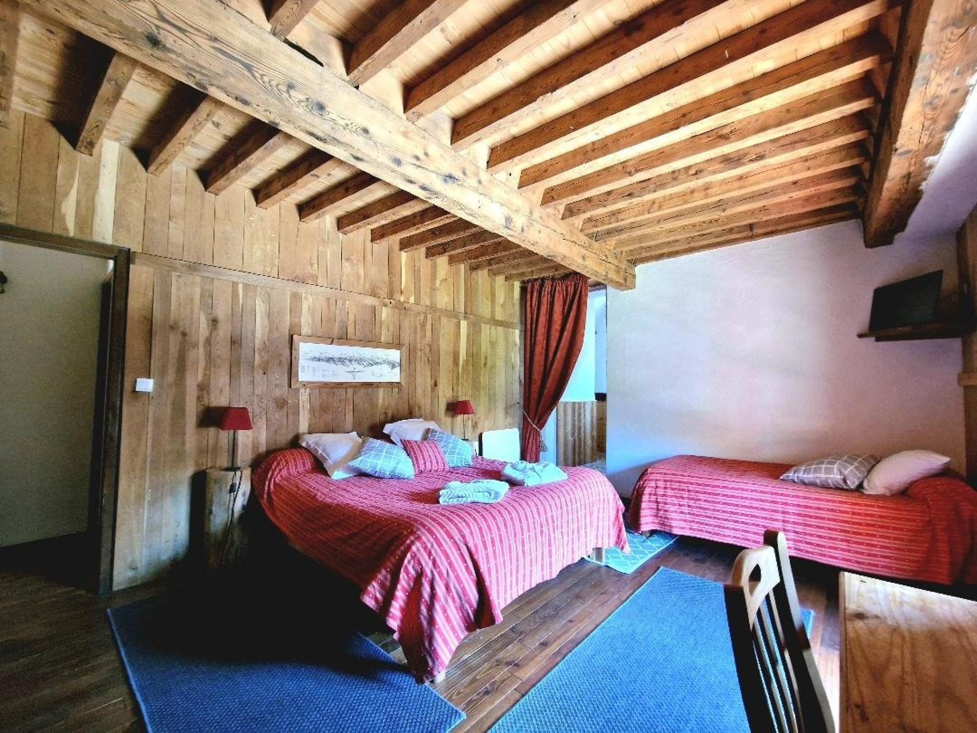 Photo 11 of the listing.