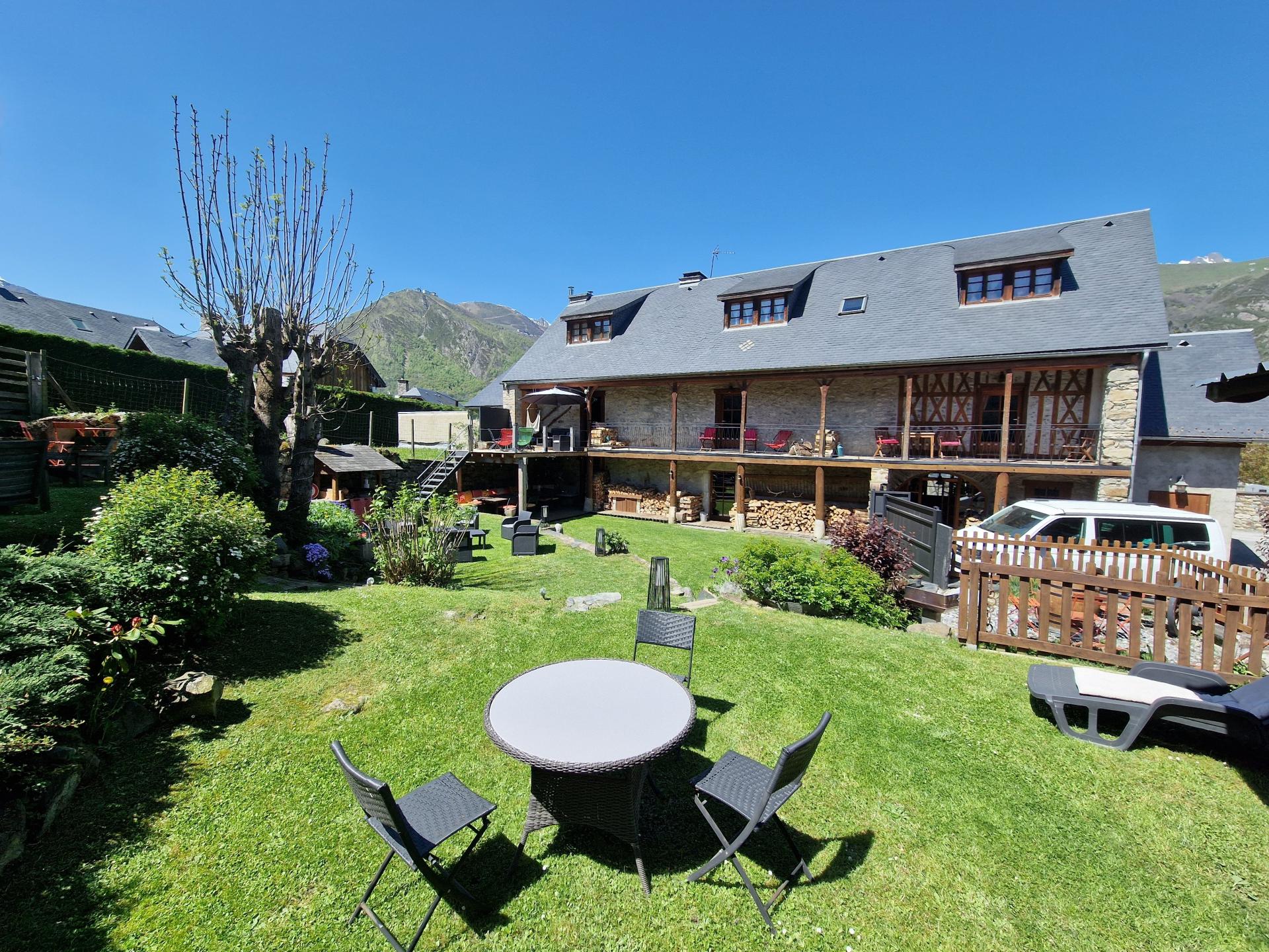 Photo 2 of the listing.