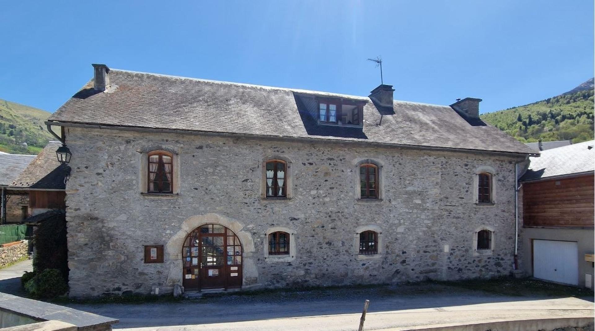 Photo 25 of the listing.