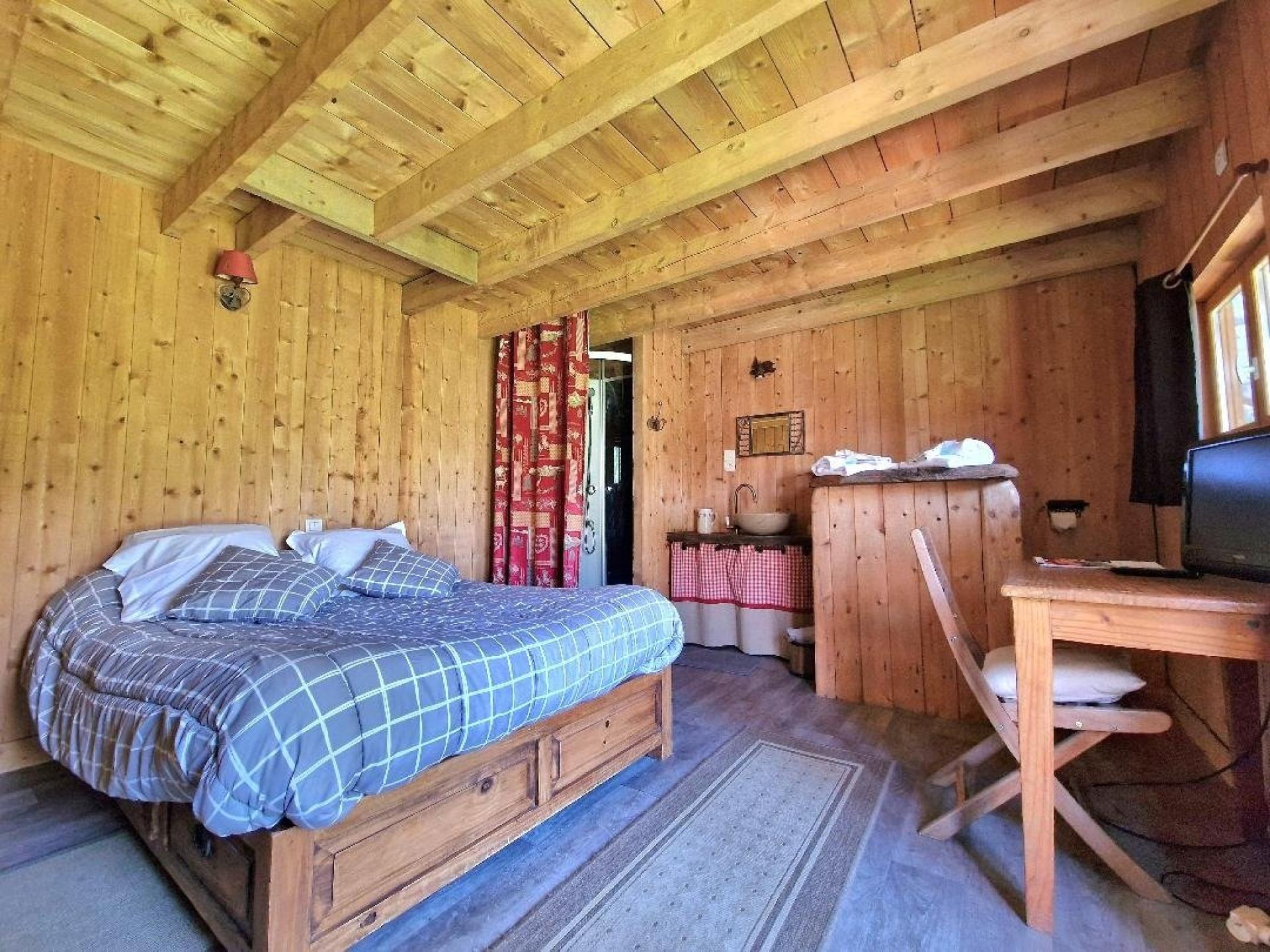 Photo 21 of the listing.