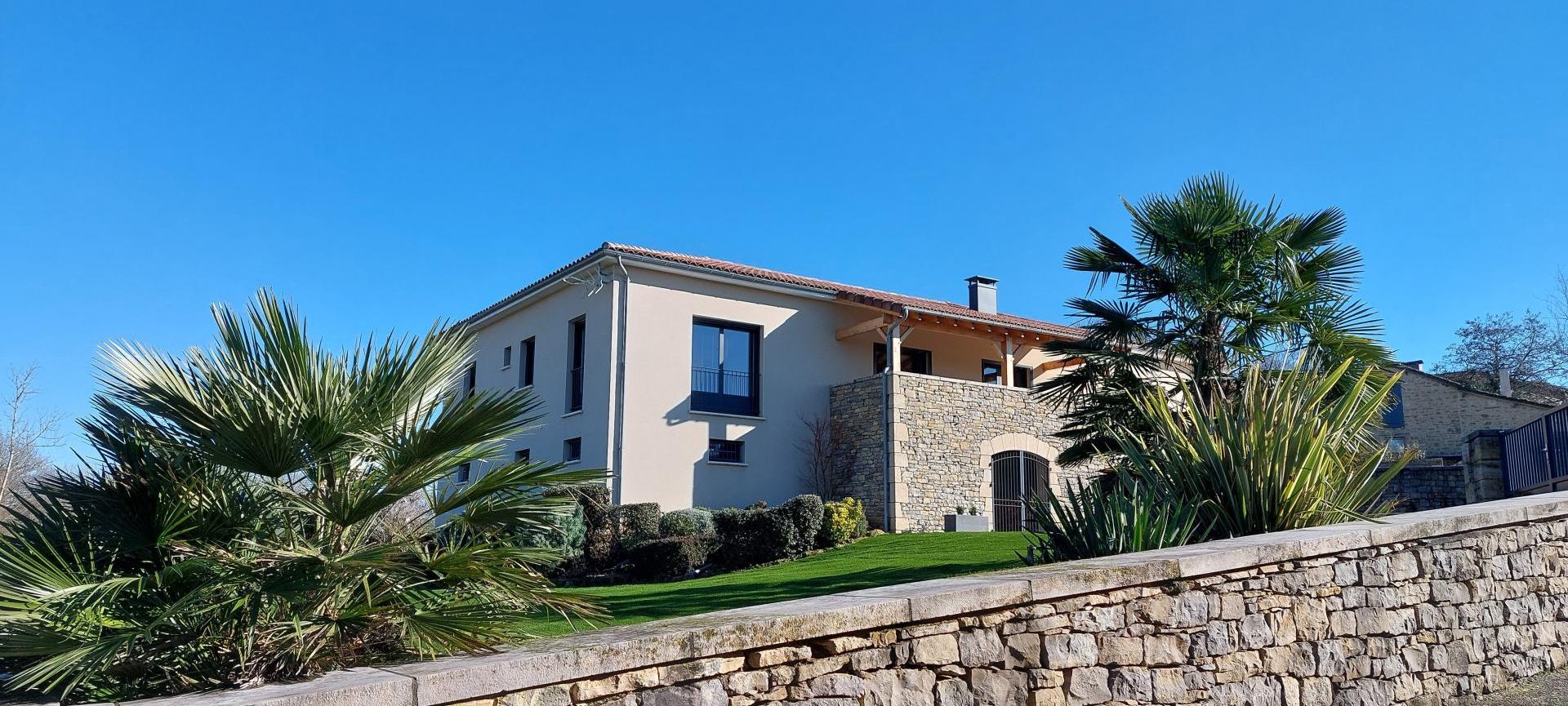 Photo 5 of the listing.