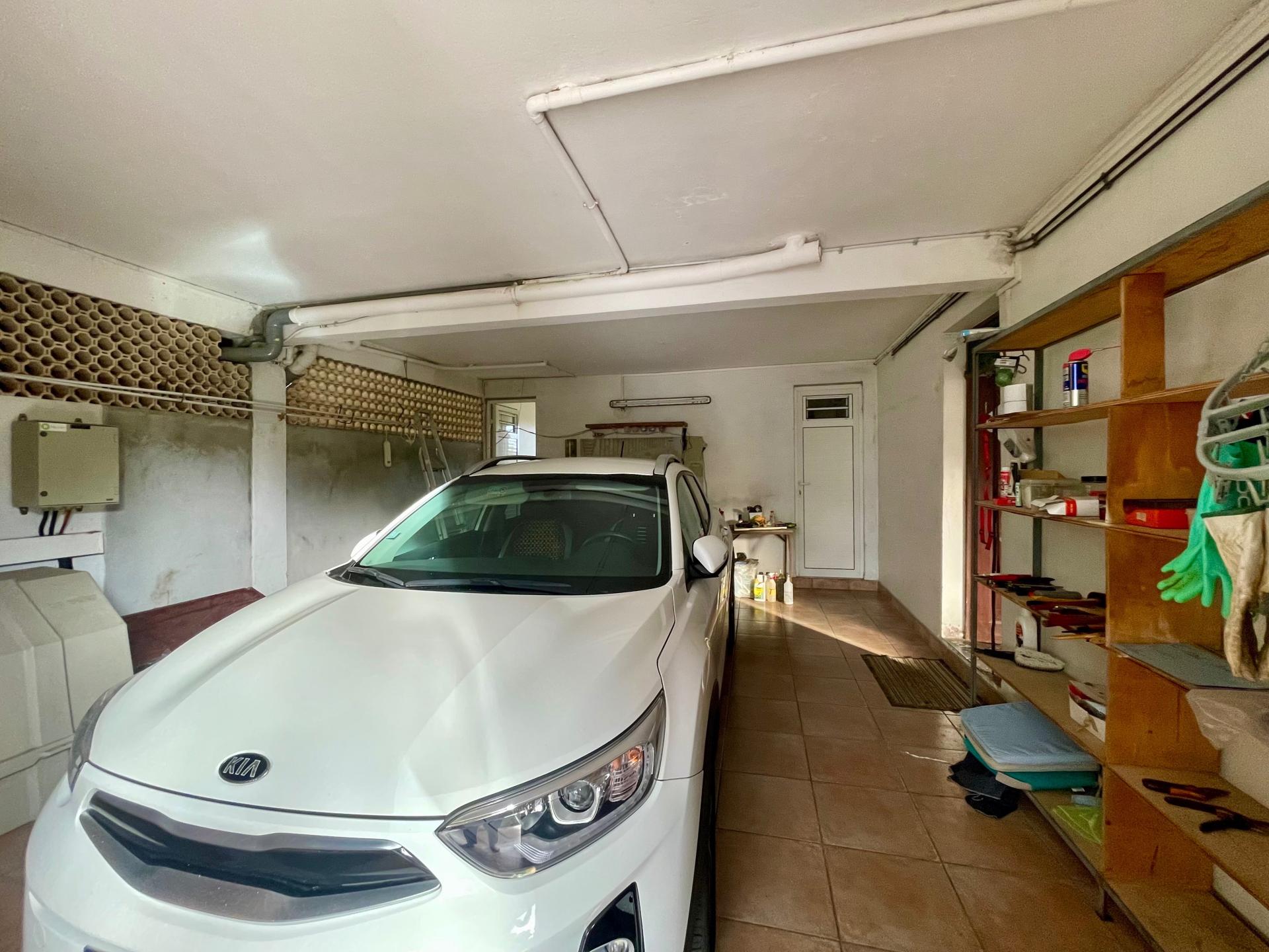 Photo 4 of the listing.