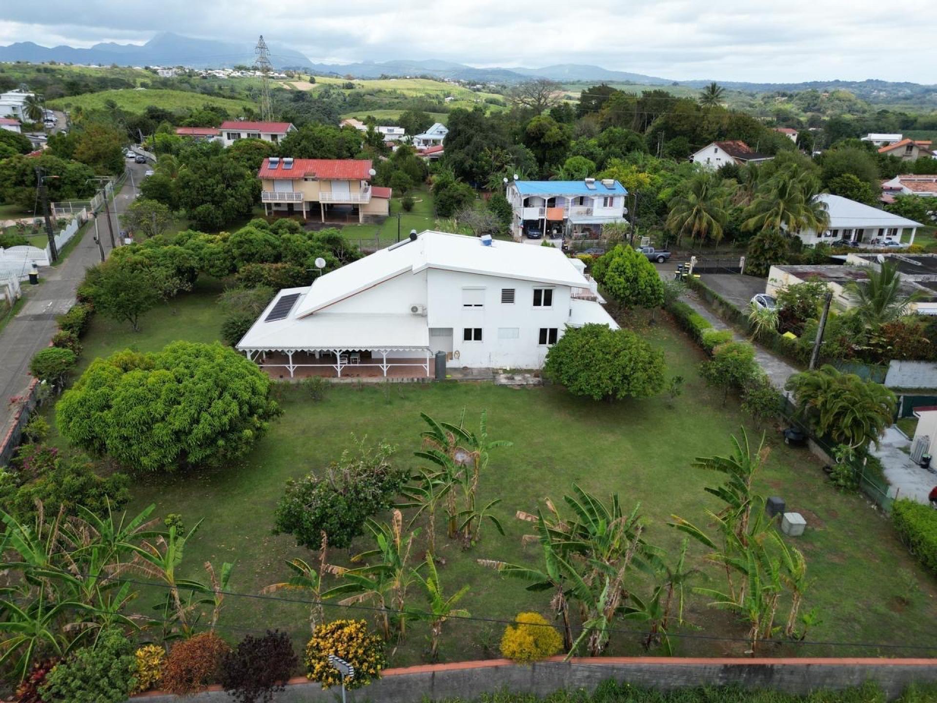 Photo 2 of the listing.