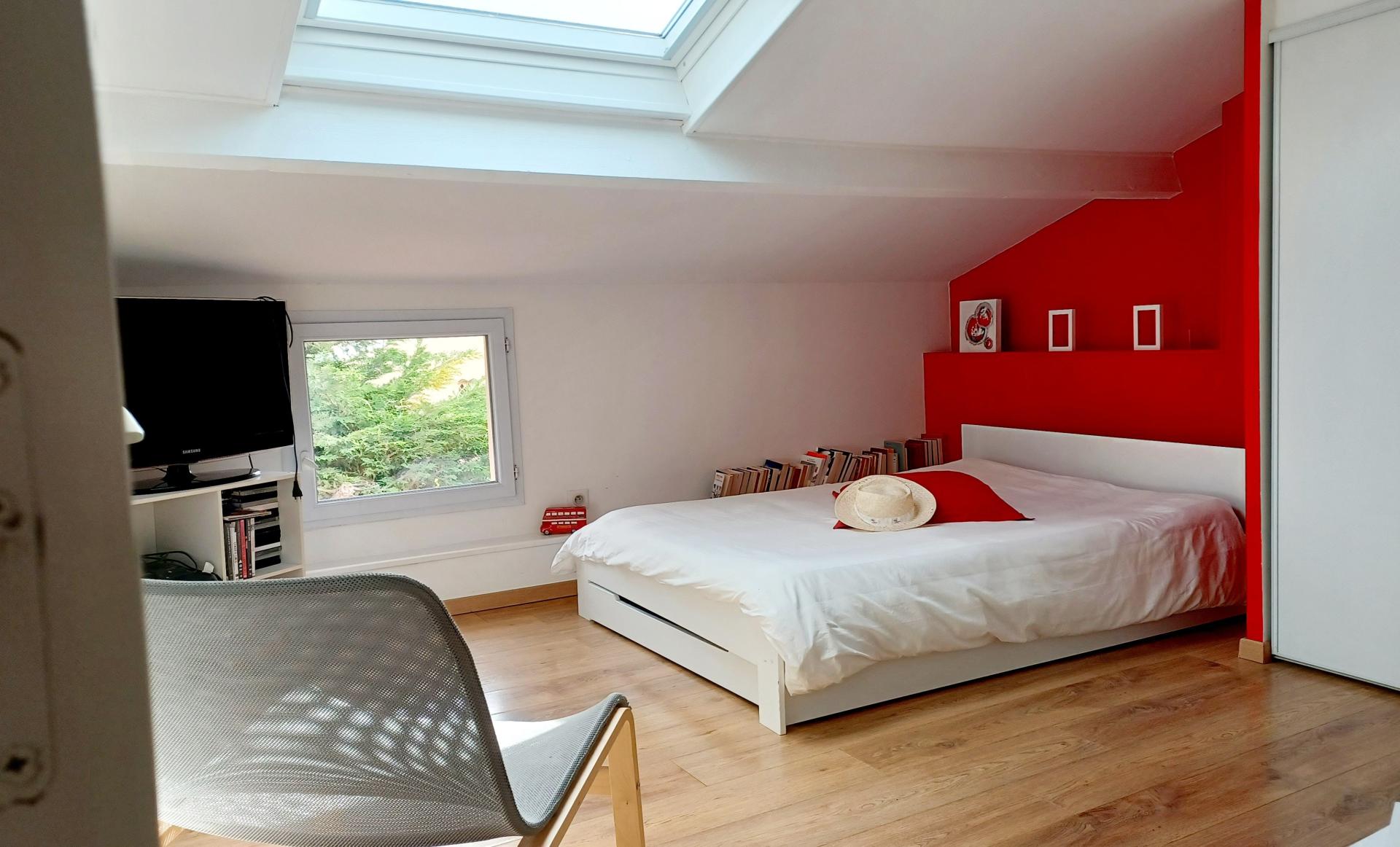 Photo 8 of the listing.