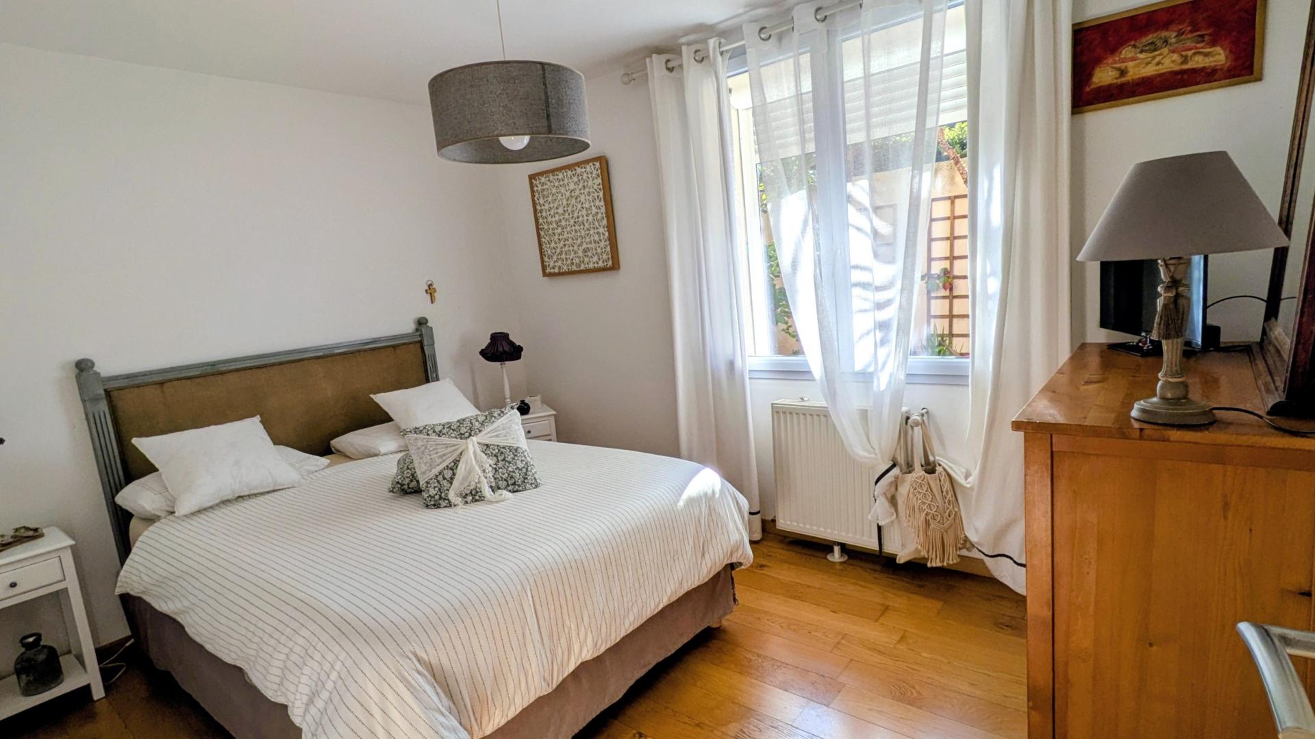 Photo 7 of the listing.