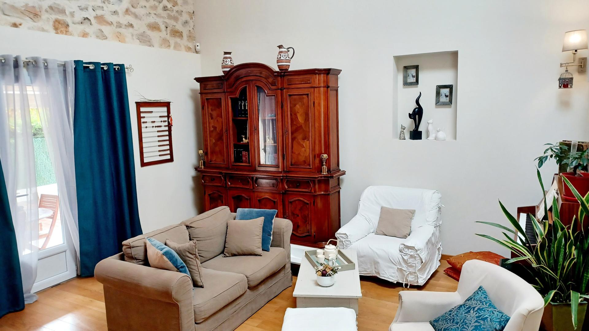 Photo 3 of the listing.