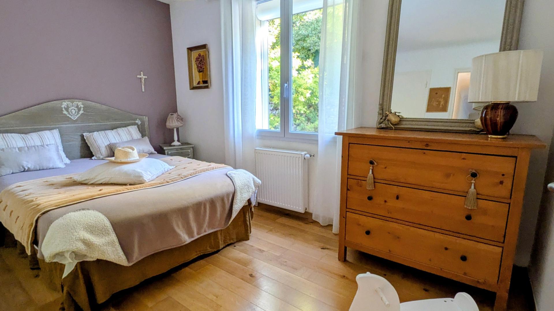 Photo 6 of the listing.