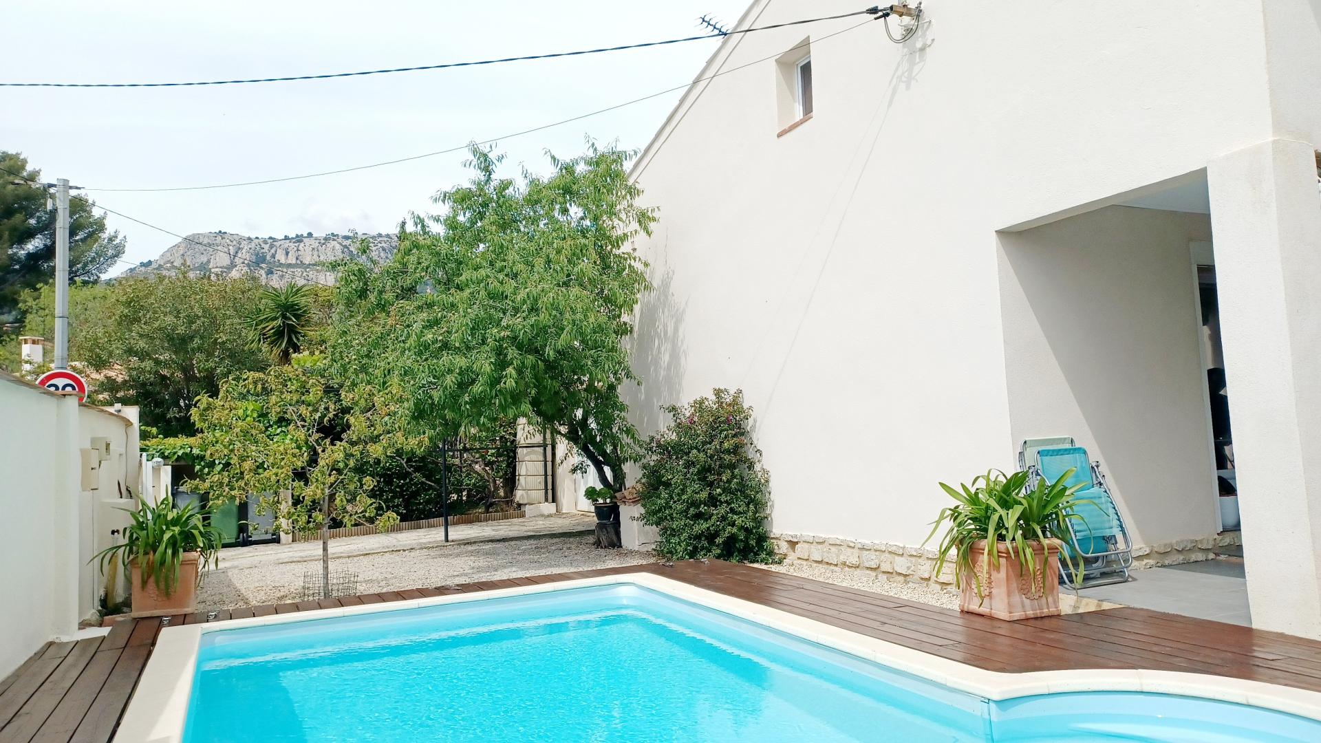 Photo 2 of the listing.