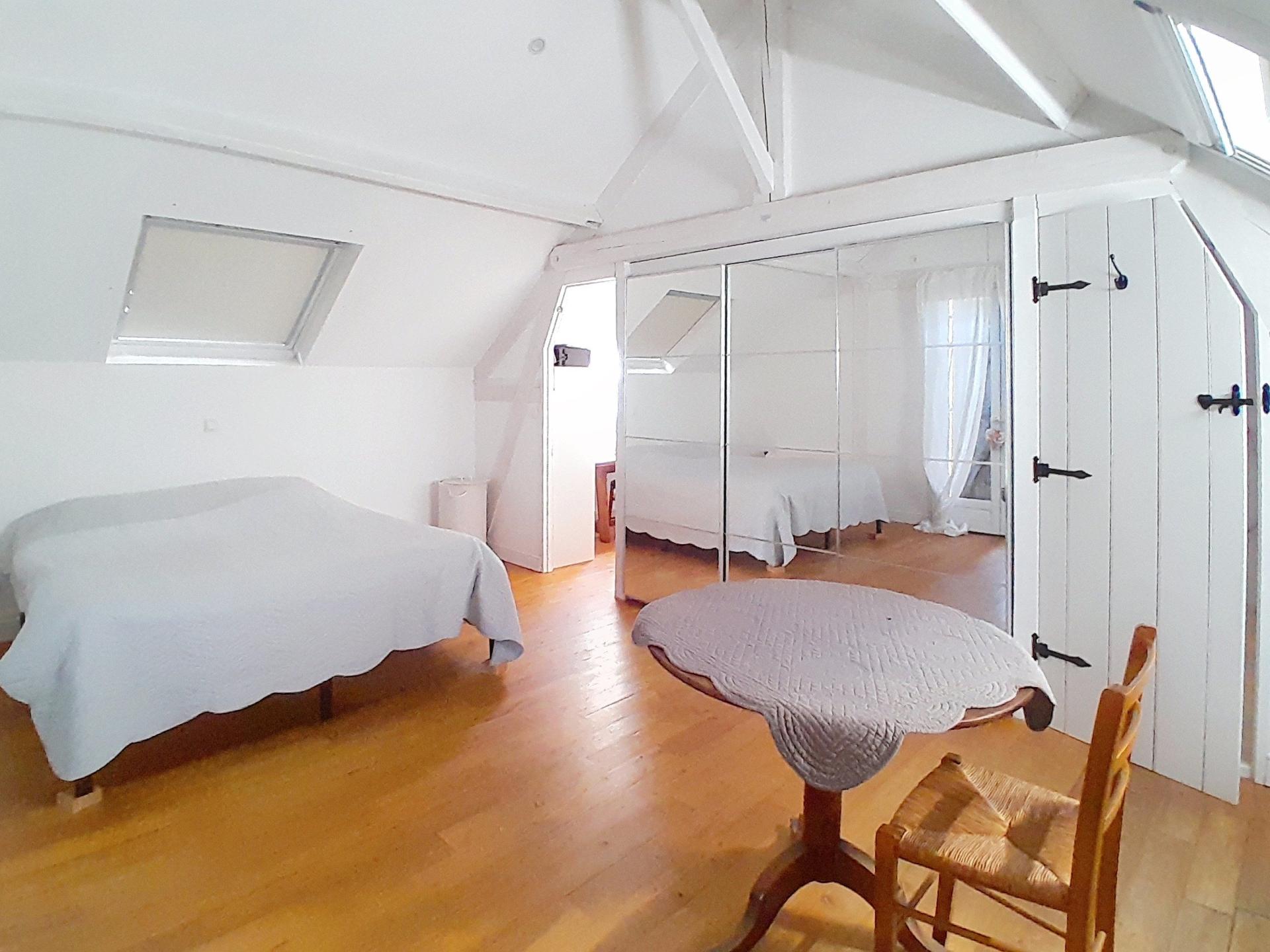 Photo 5 of the listing.