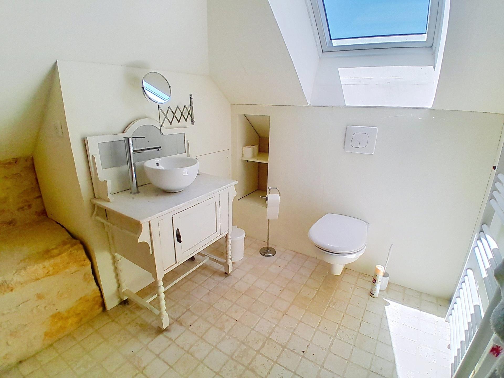 Photo 8 of the listing.