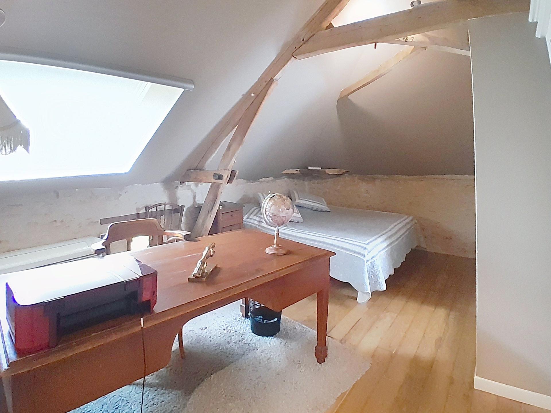 Photo 7 of the listing.