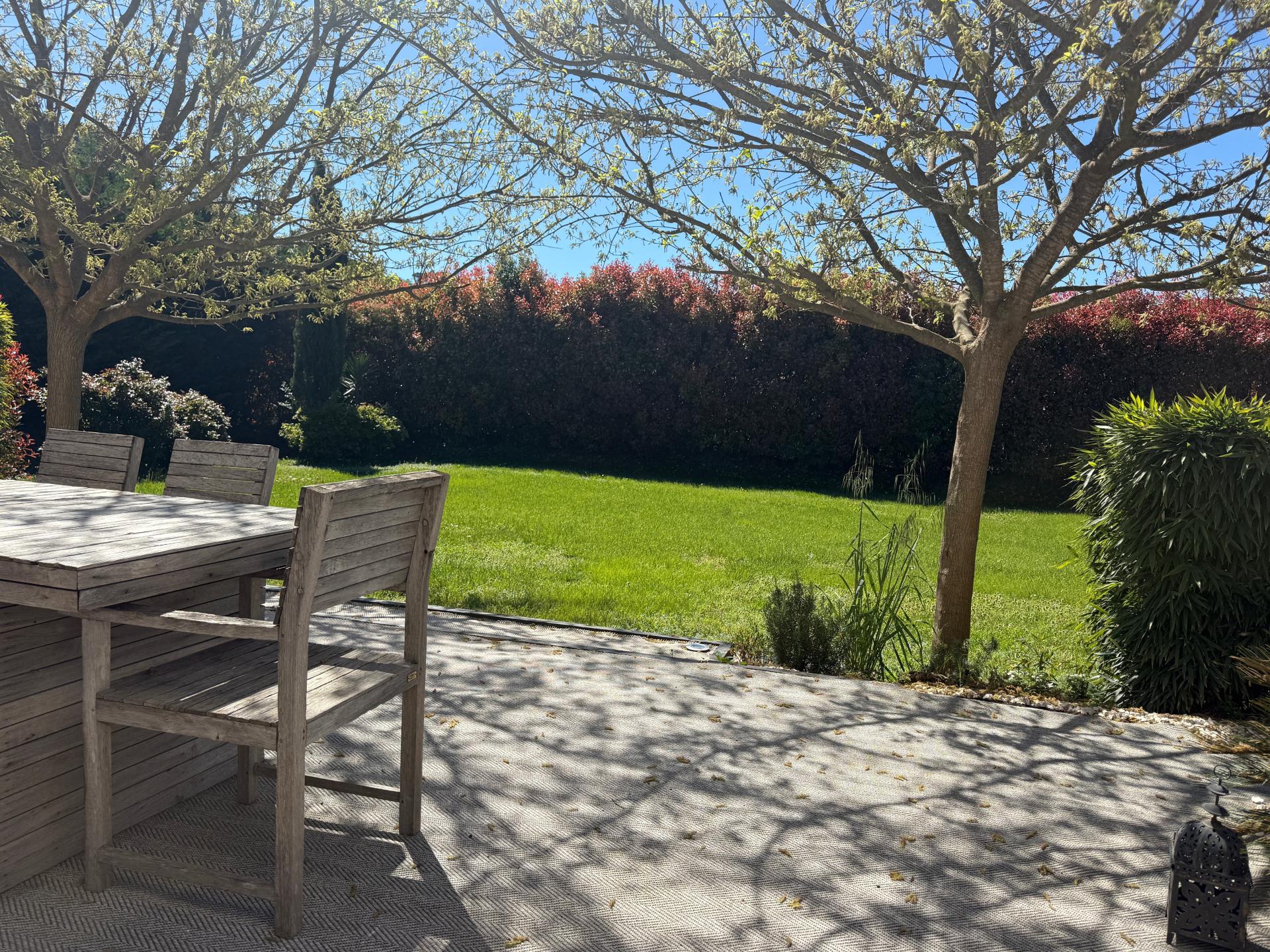 Photo 2 of the listing.