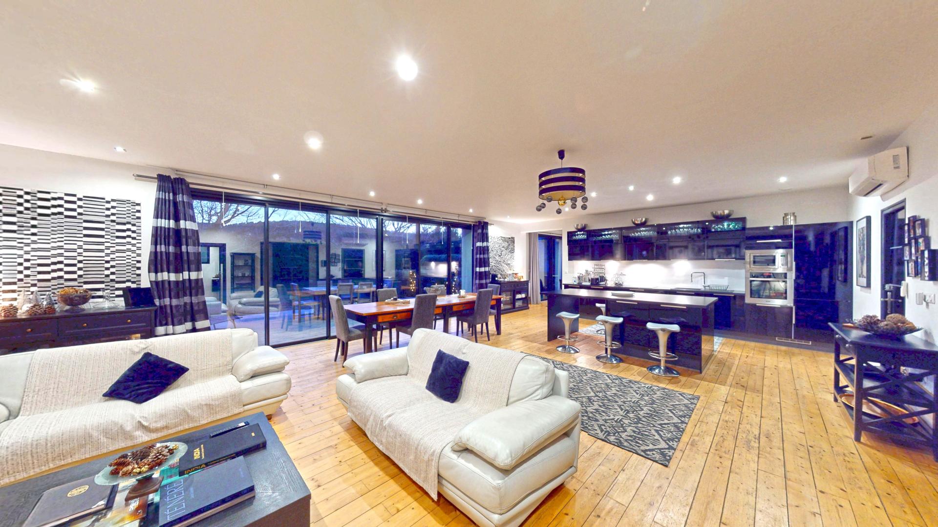 Photo 8 of the listing.