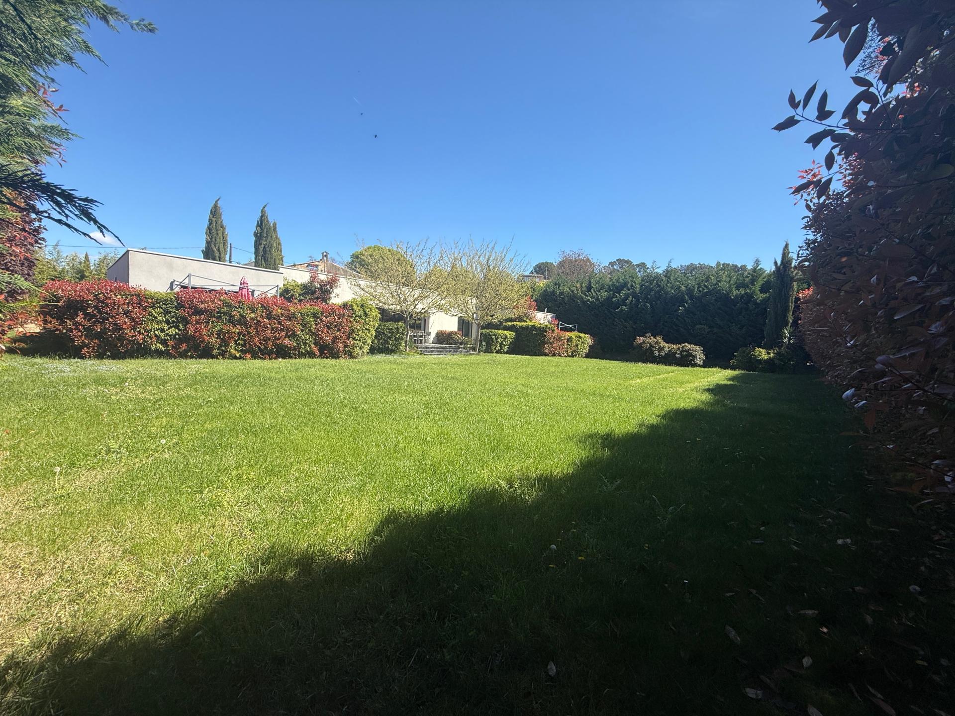 Photo 7 of the listing.