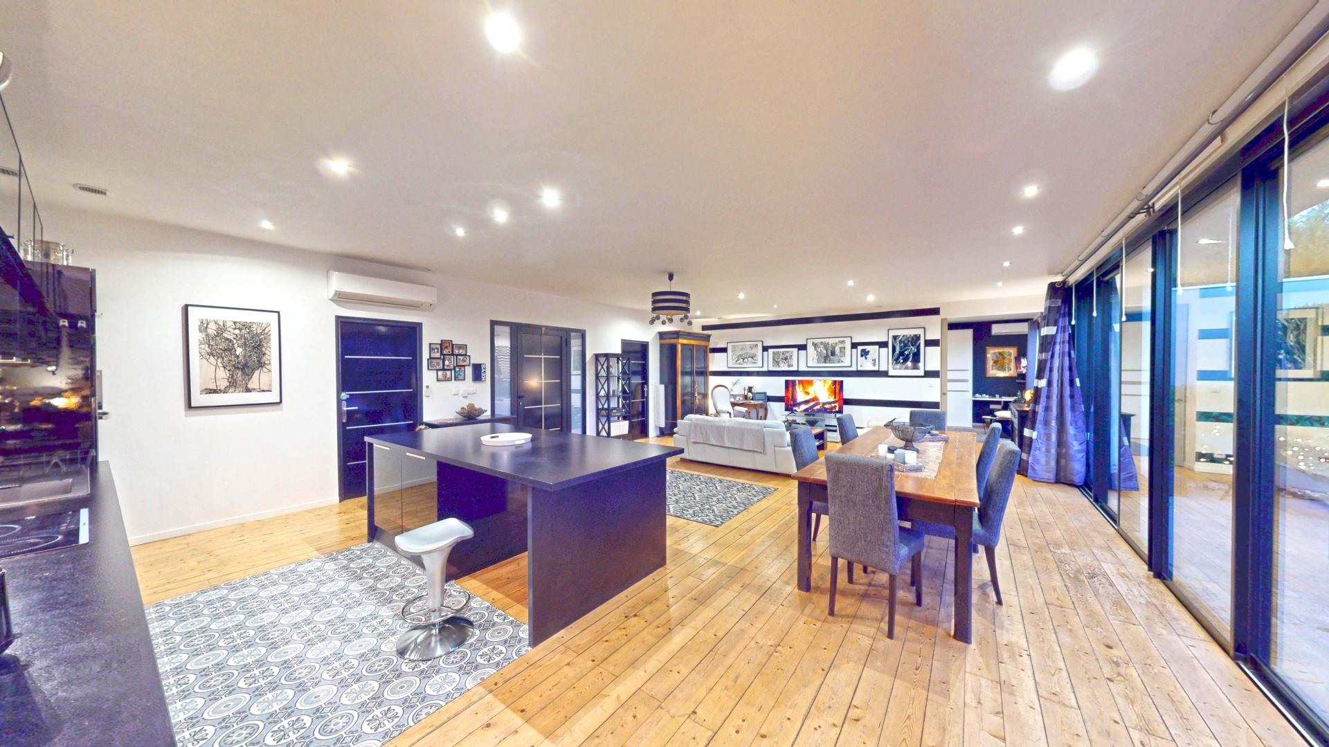 Photo 4 of the listing.